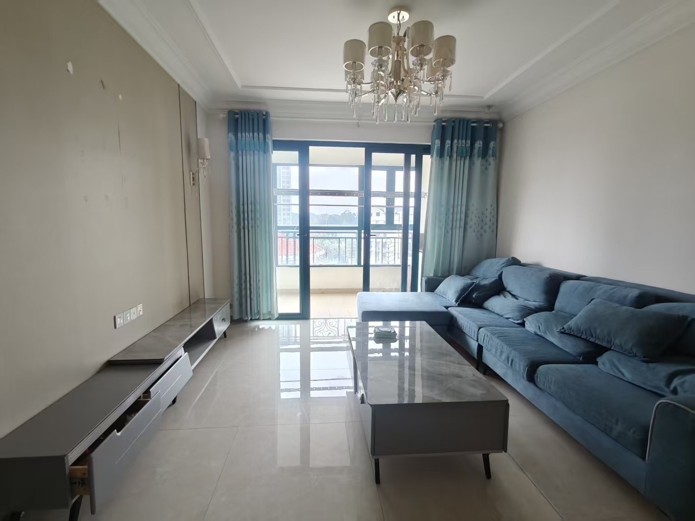 恒大绿洲  3室2厅2卫    1800.0元/月