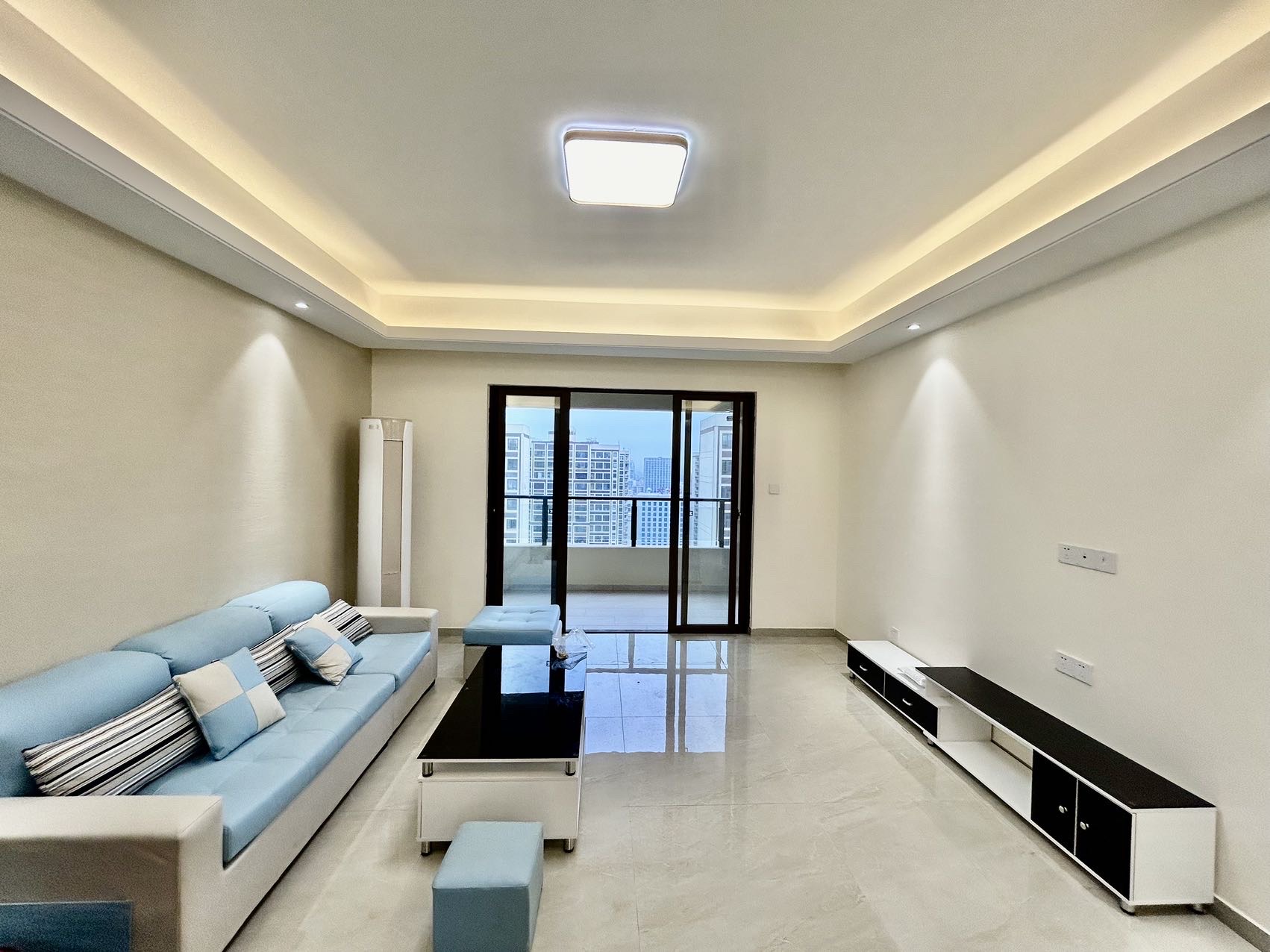 金湖壹号  3室2厅2卫    4800.0元/月室内图