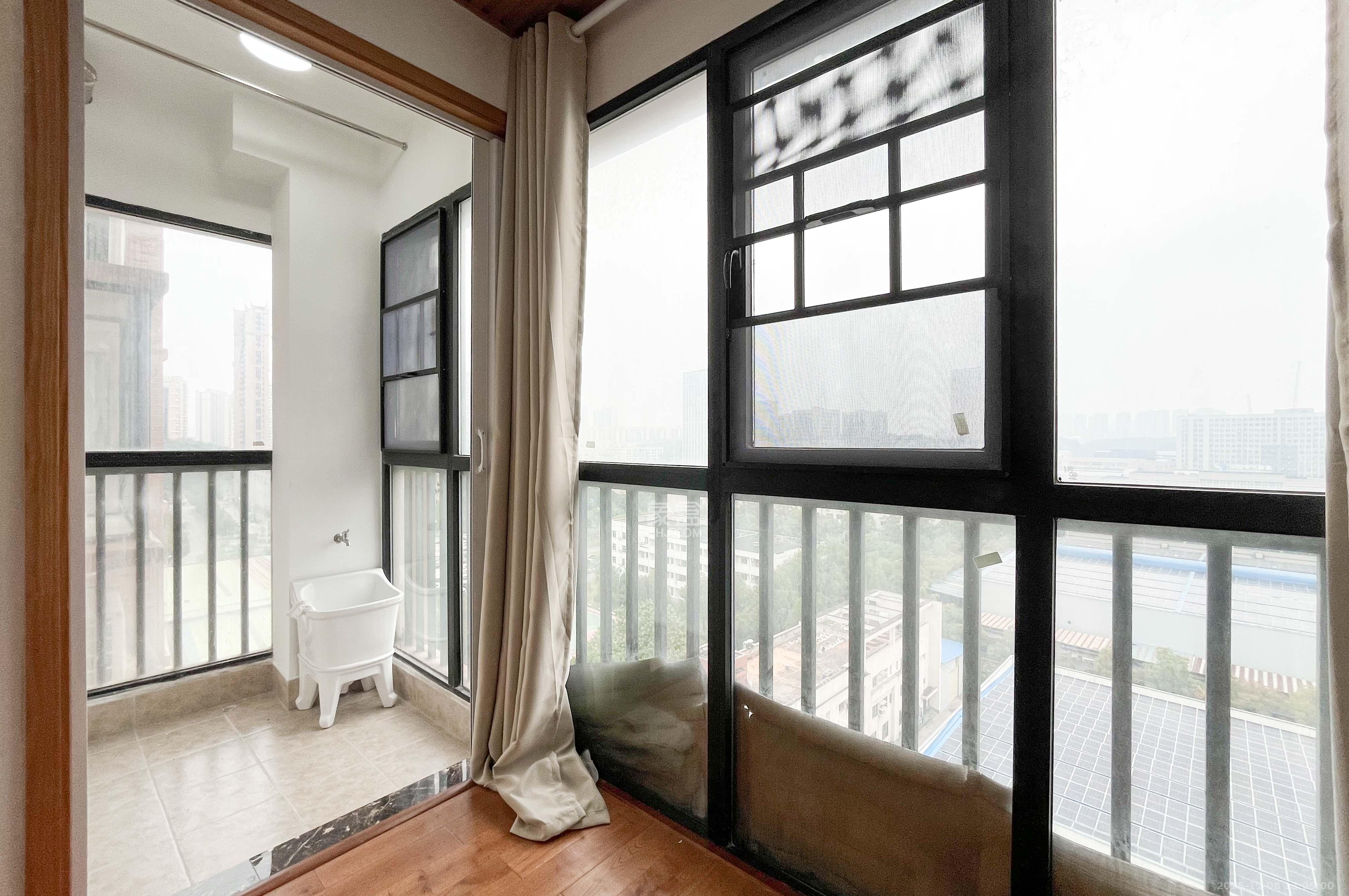 麓谷明珠  2室2厅1卫    75.0万其他