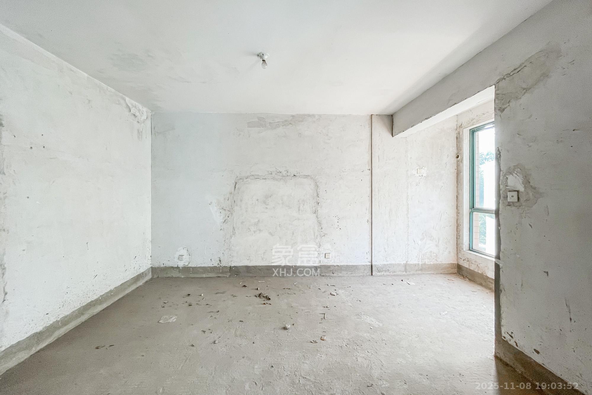 金色山庄 4室2厅2卫 150.0万 金色山庄 4室2厅2卫 150.0万卧室