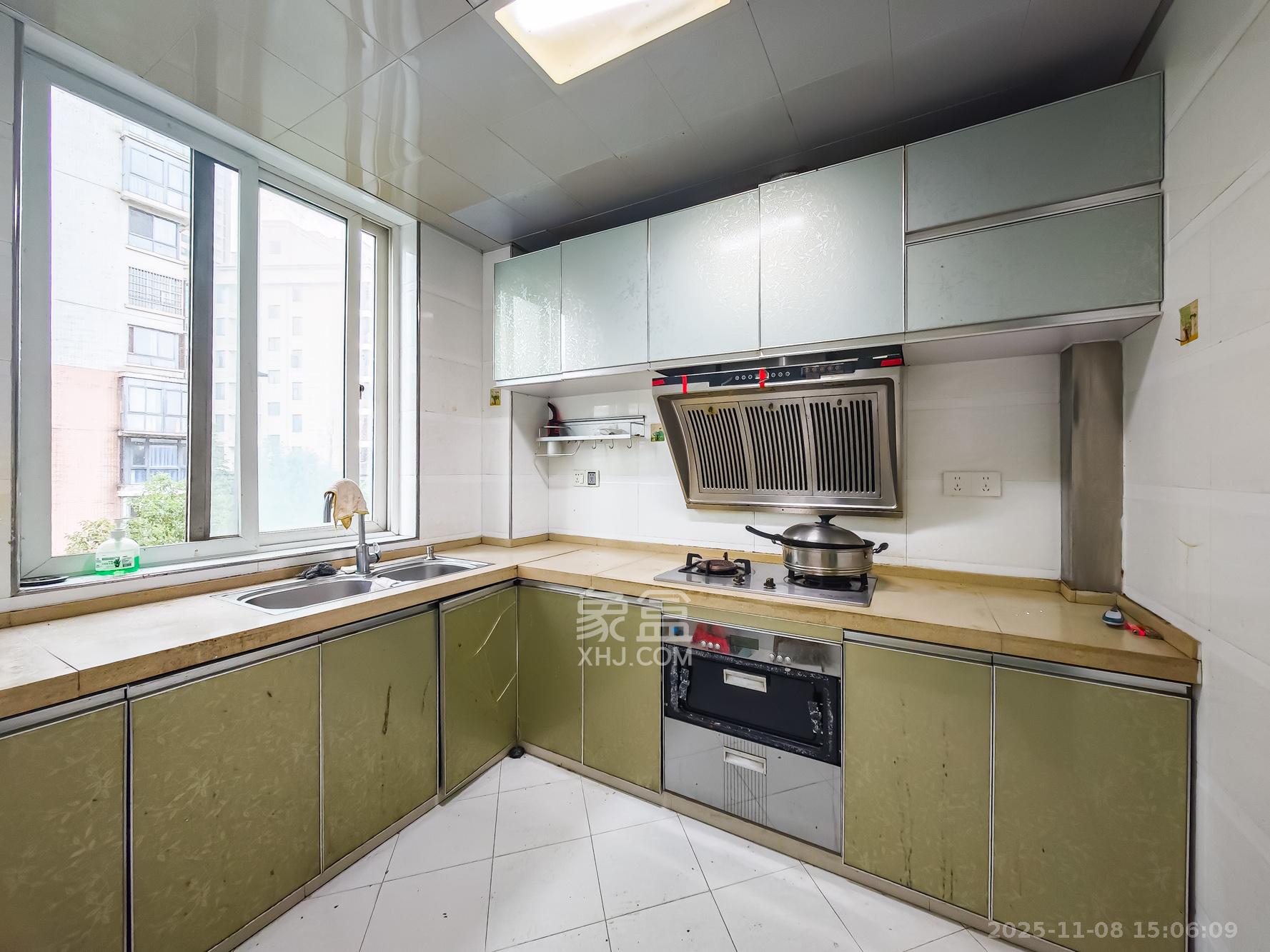 山语城一期  3室2厅2卫    80.0万厨房