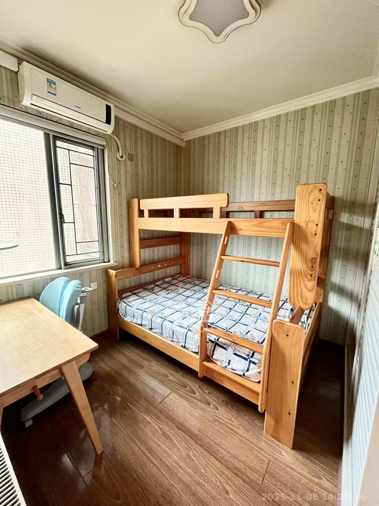 新城新世界一二三期  1室2厅1卫    2500.0元/月室内图