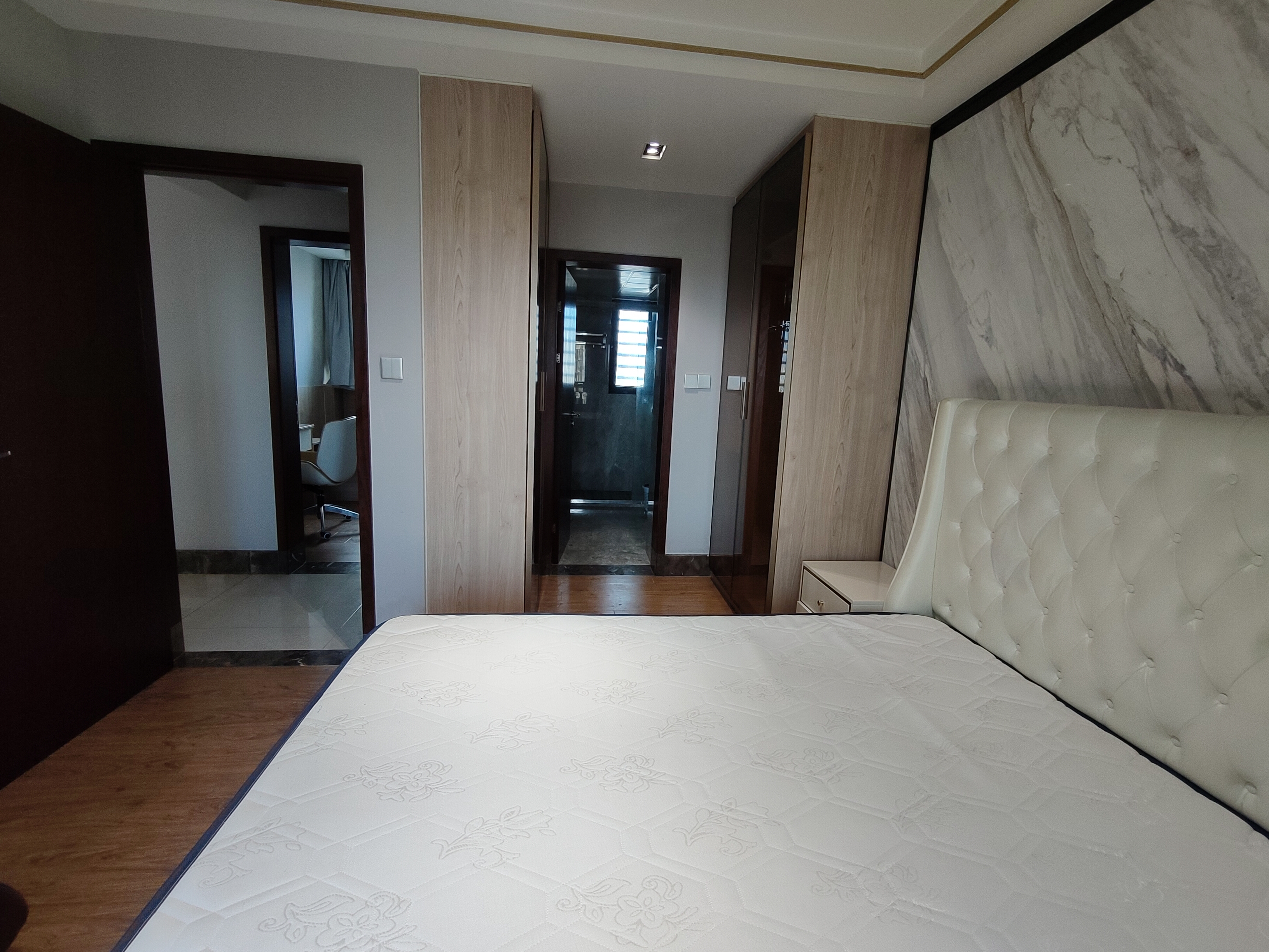 绿地海德公馆 4室2厅2卫 250.0万 绿地海德公馆 4室2厅2卫 250.0万客厅