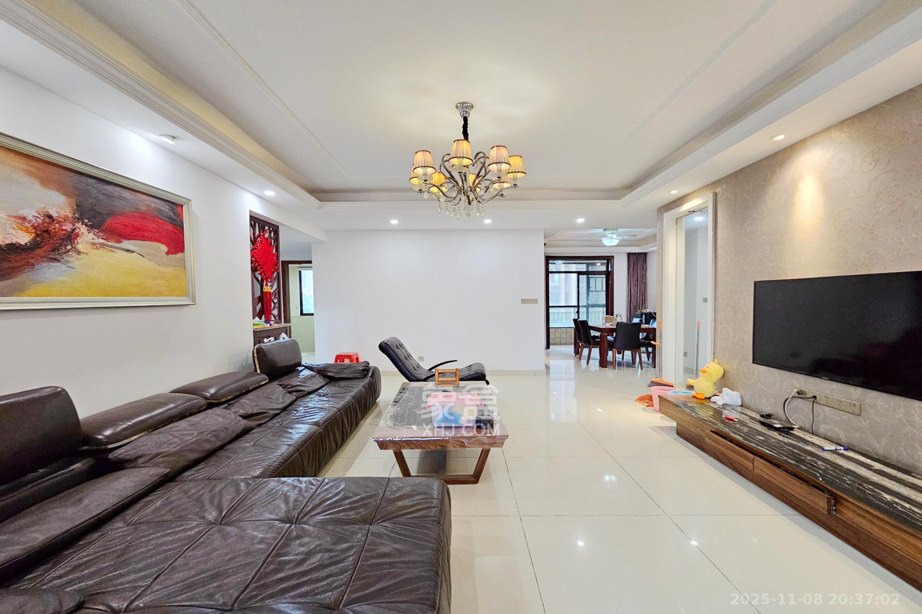 融科檀香山（融科紫檀、香山国际）  4室2厅2卫    188.0万客厅