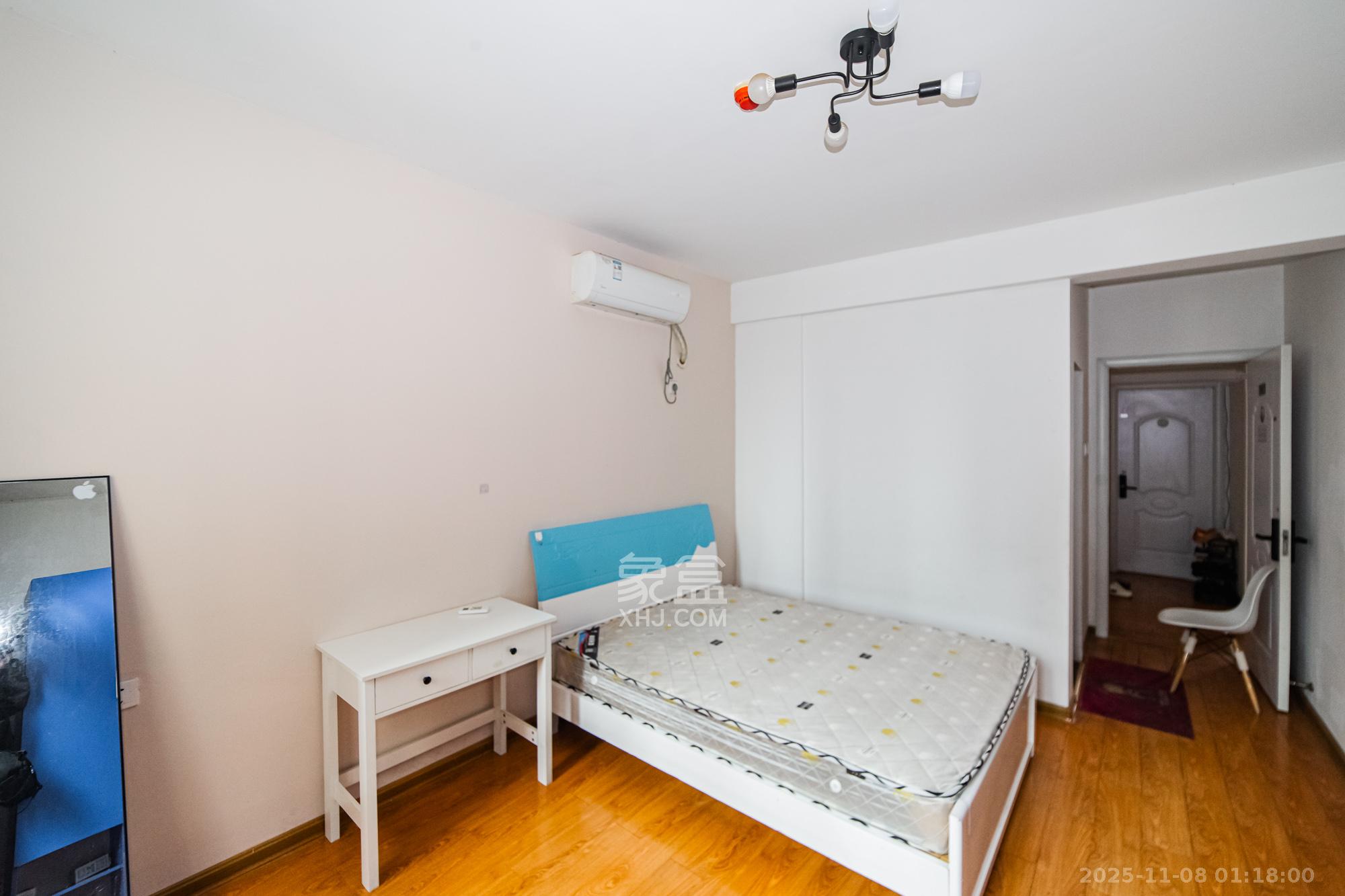 北辰三角洲E4区  4室2厅2卫    150.0万卧室