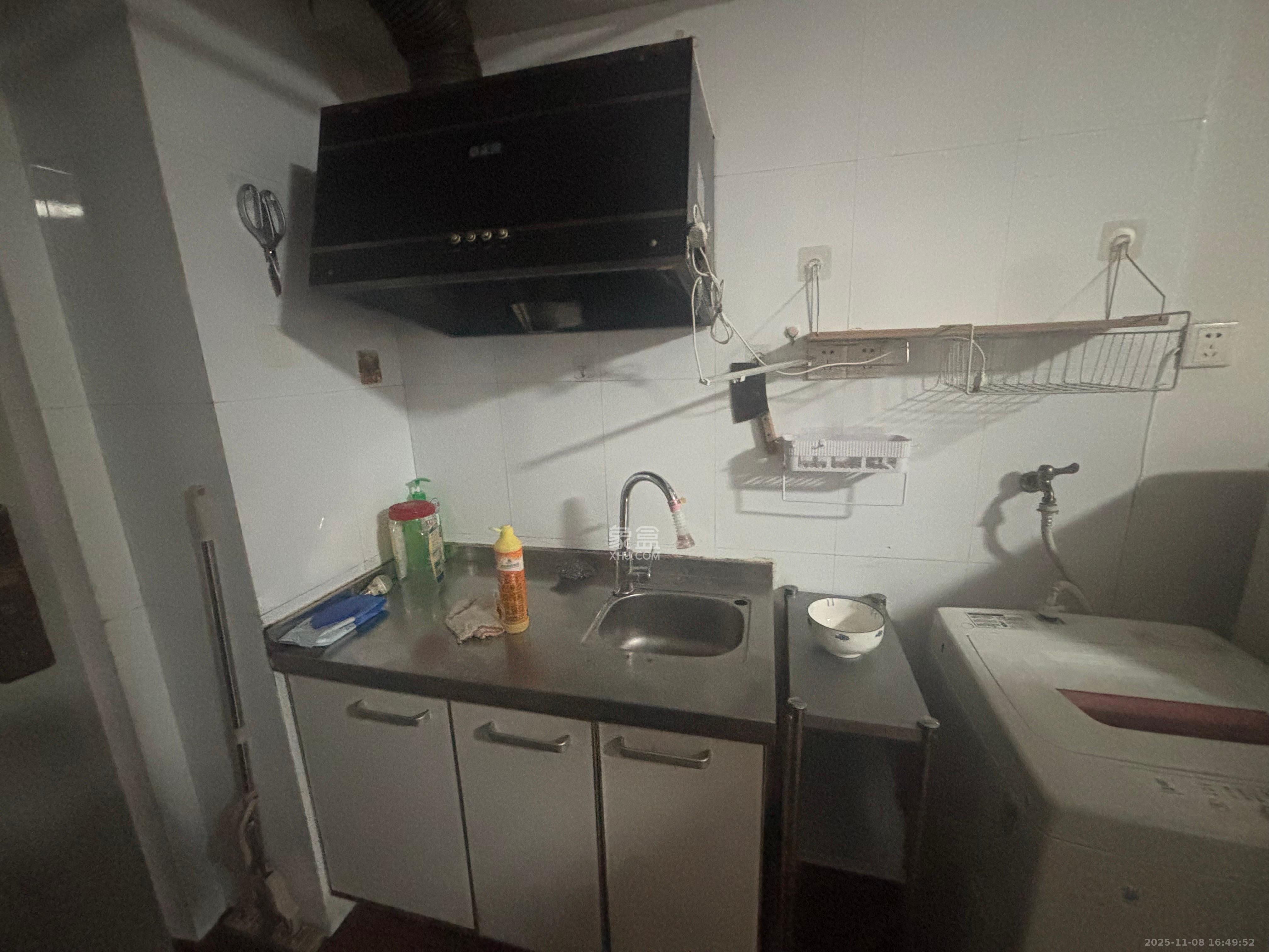 阳光100二期  1室1厅1卫    1200.0元/月