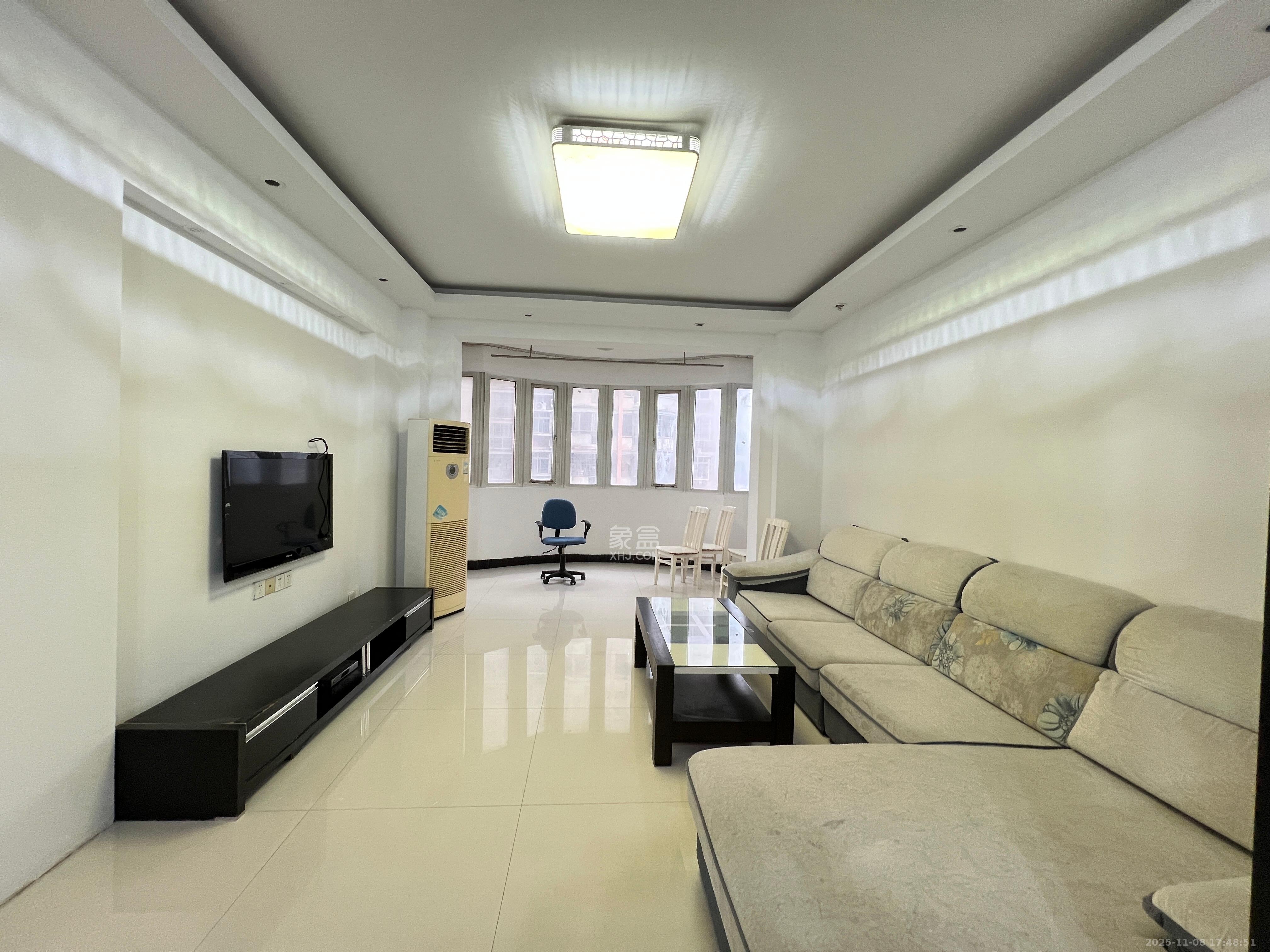 星城国际  3室2厅2卫    1700.0元/月室内图