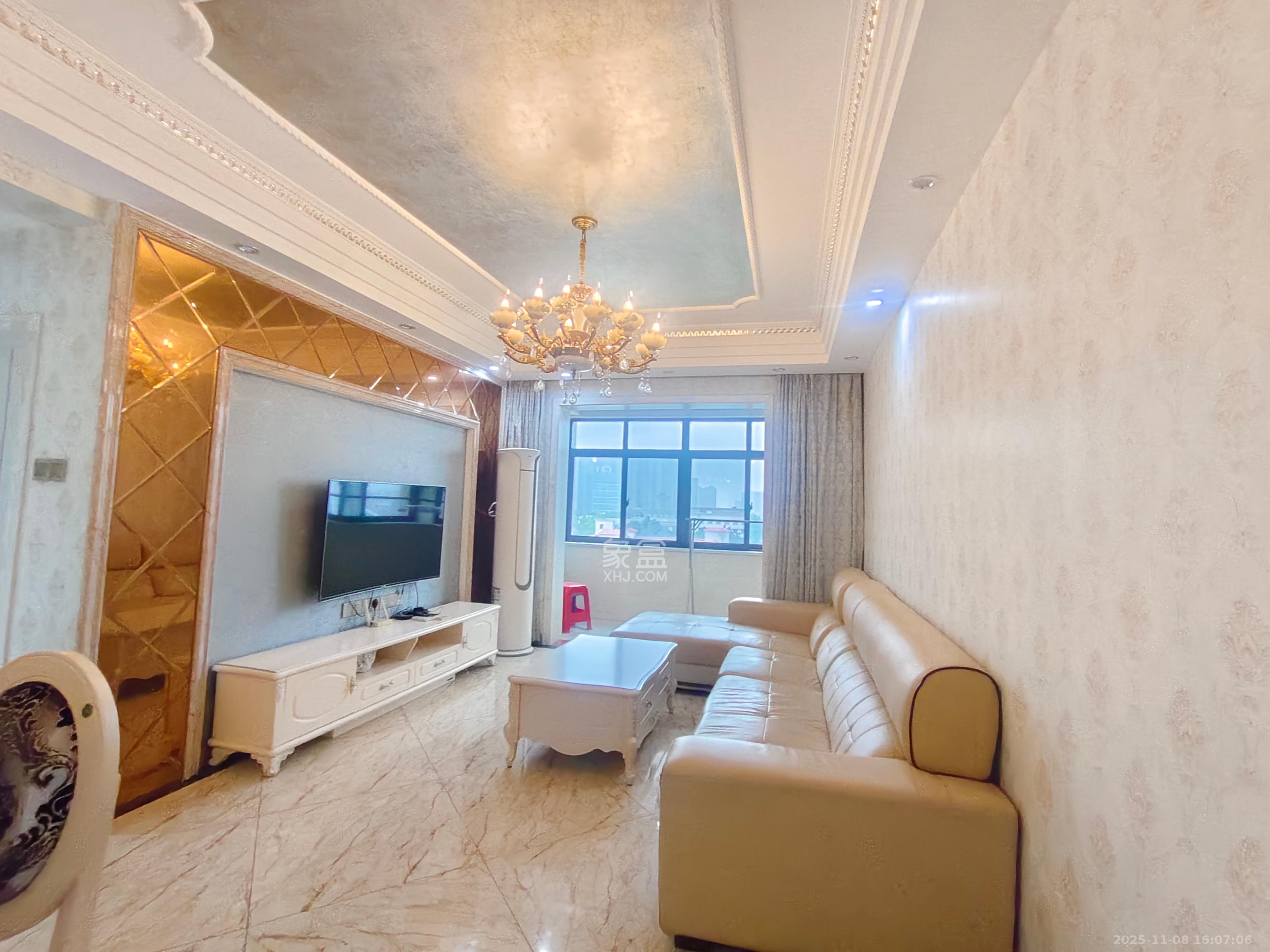 月亮湾草莓街区一、二期  3室2厅1卫    1700.0元/月室内图