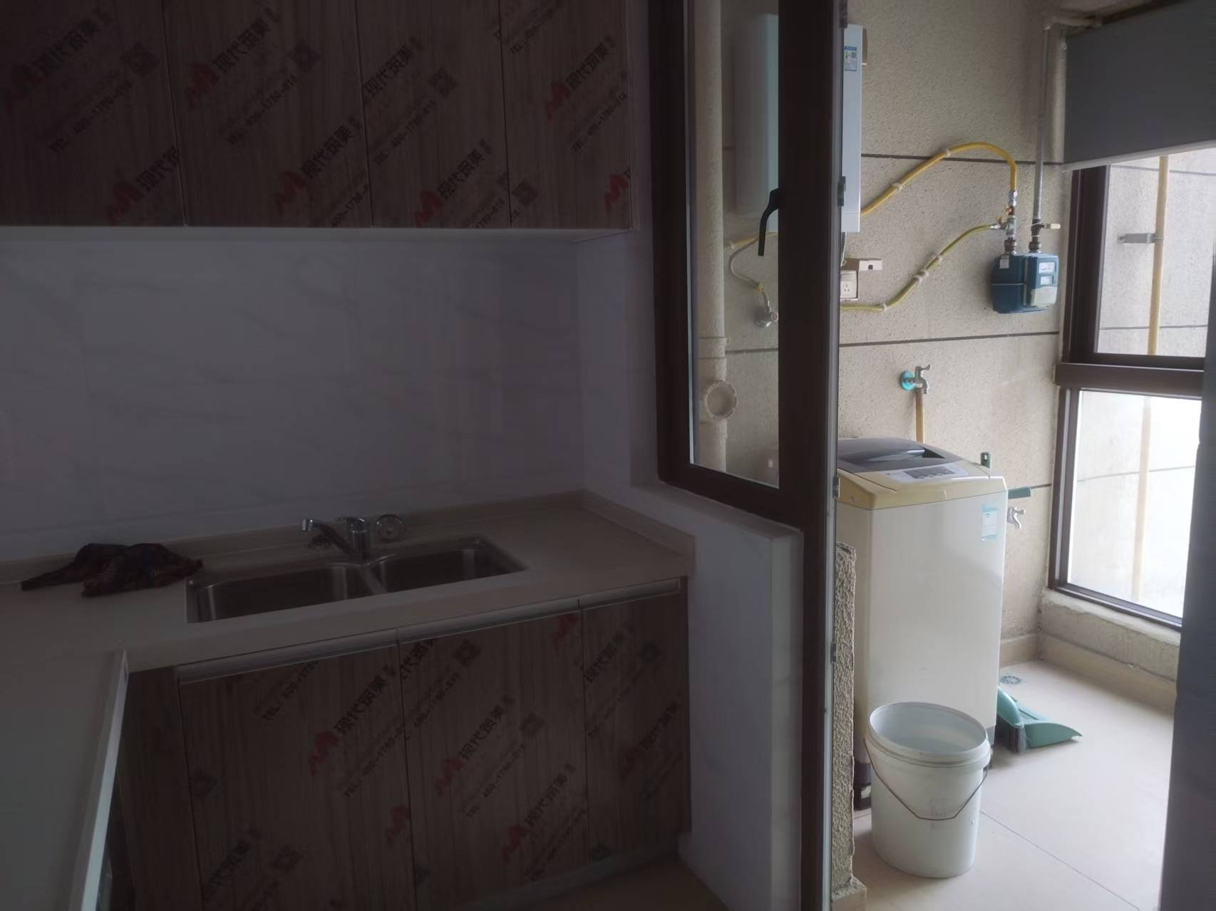 东城首府  3室2厅2卫    1800.0元/月室内图