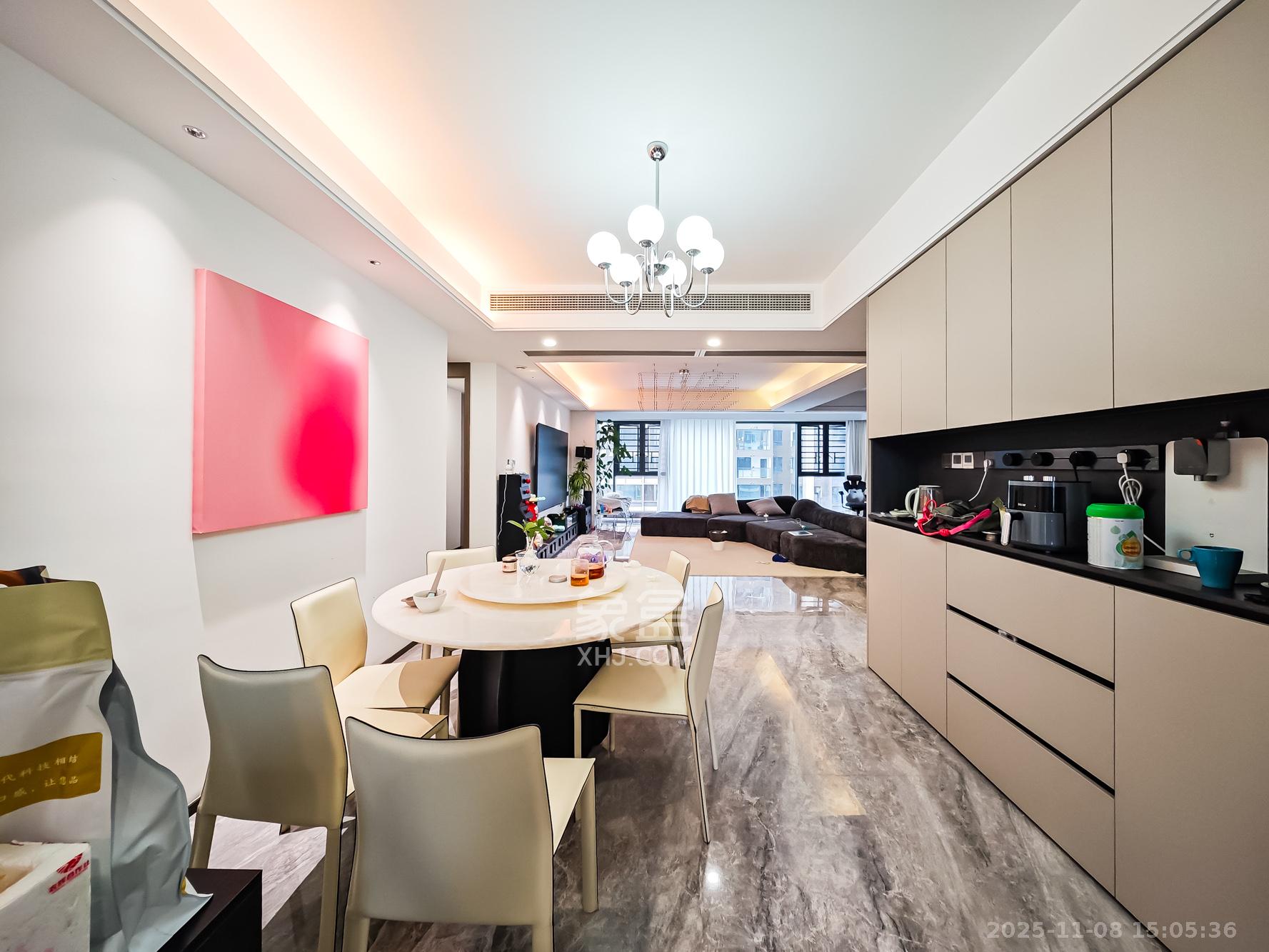 中欣楚天御府B区观澜  4室2厅2卫    278.0万客厅