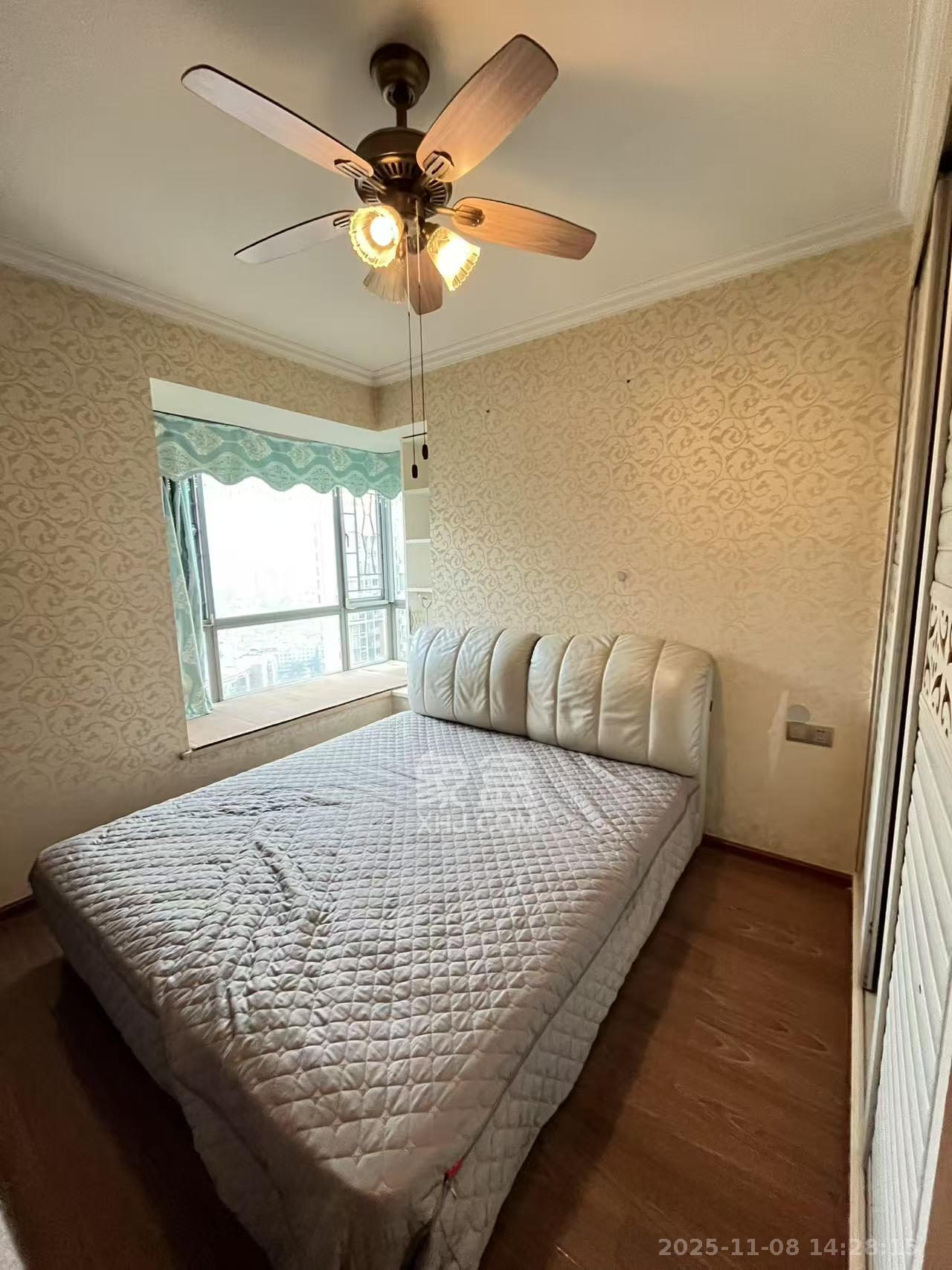 新城新世界一二三期  1室2厅1卫    2500.0元/月室内图