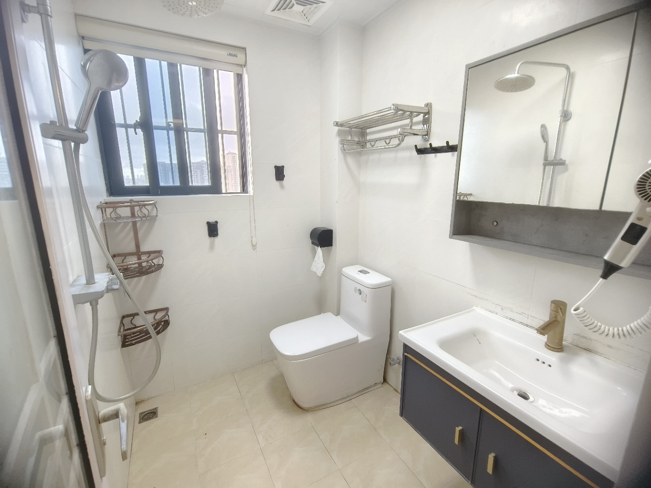 海岸银座花园  2室2厅1卫    2500.0元/月室内图