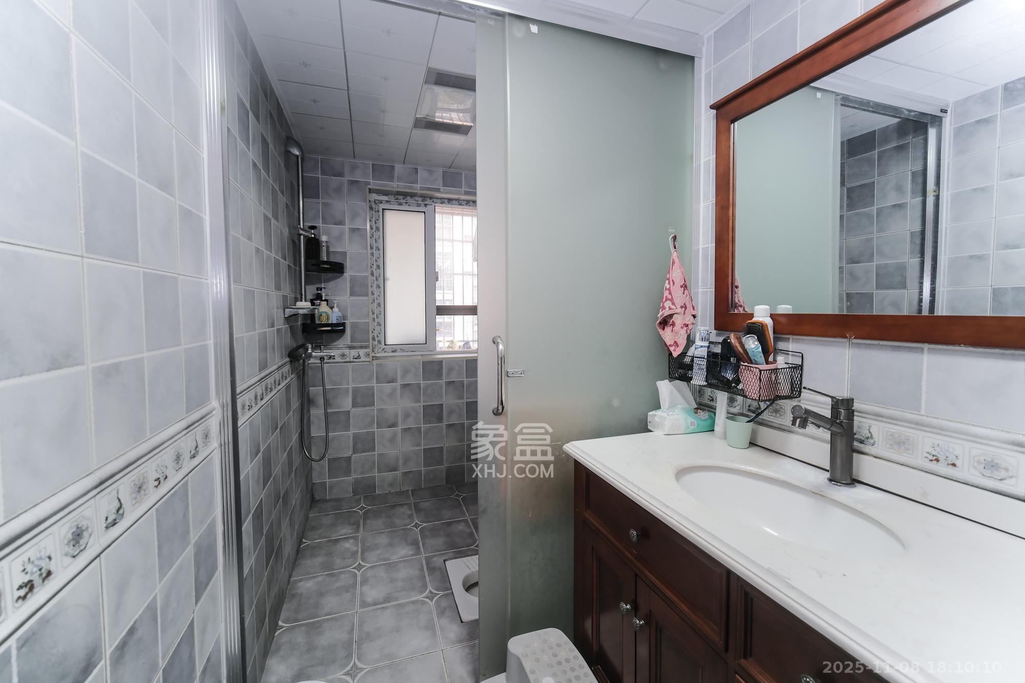 山水湾  3室2厅2卫    70.0万卫生间