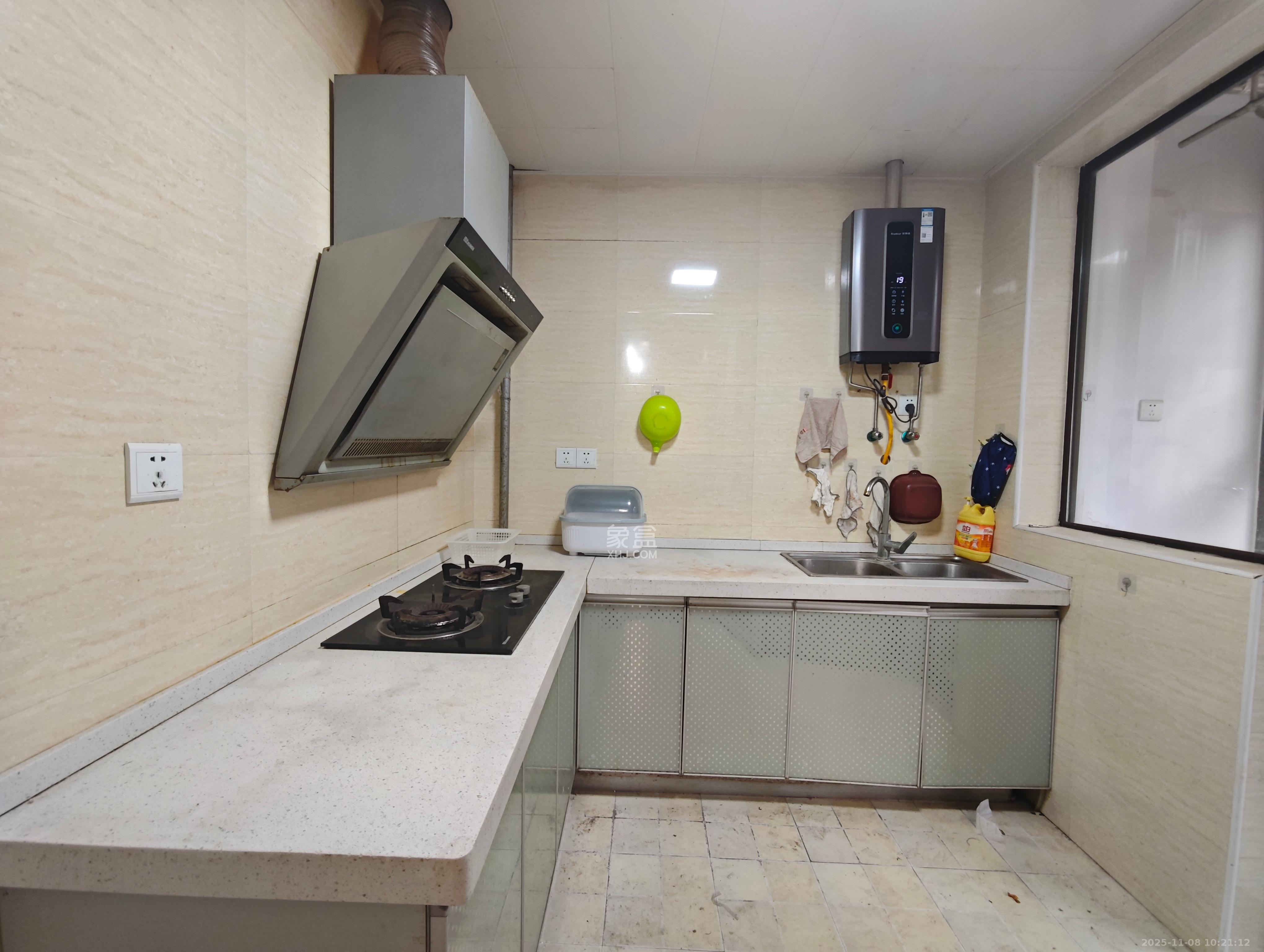 华润凤凰城三期  3室2厅1卫    2000.0元/月室内图