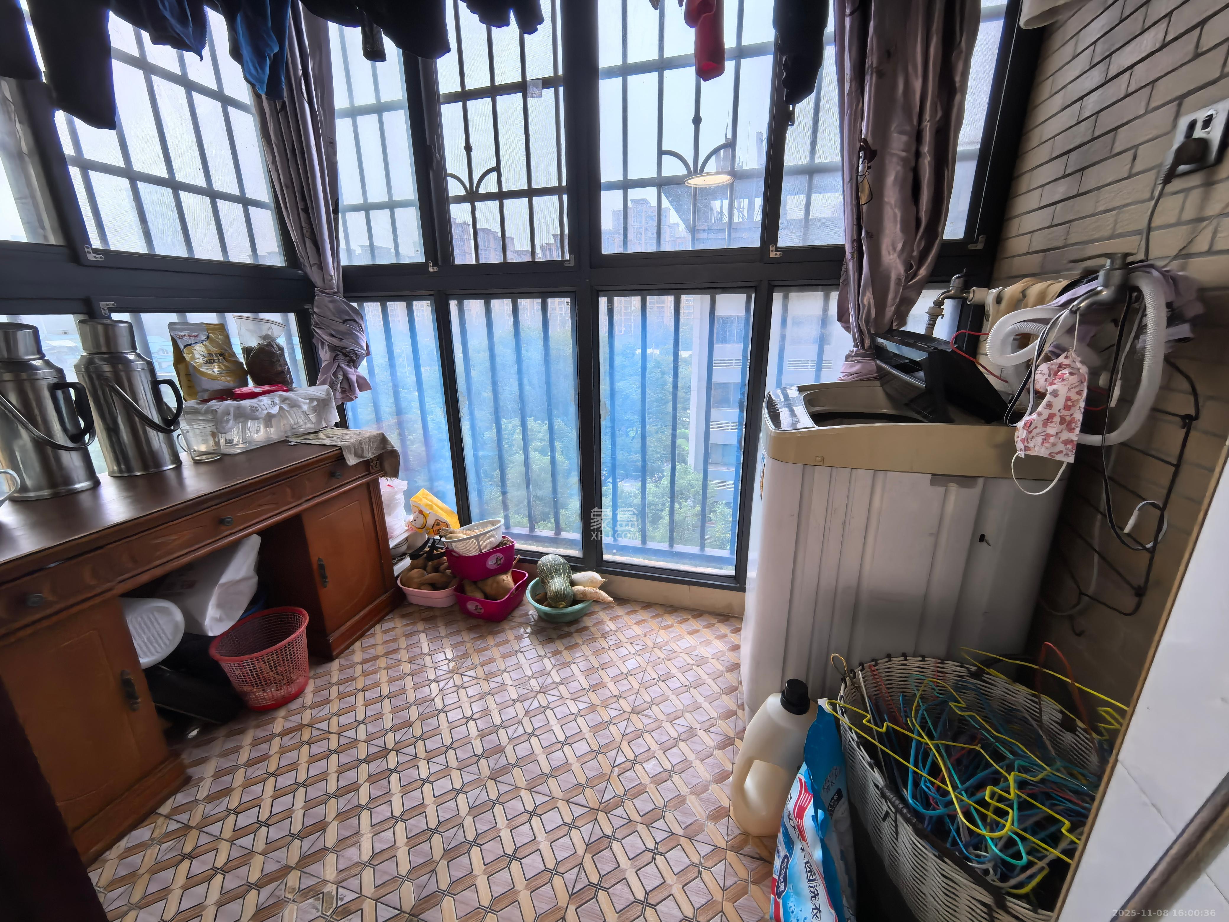 至雅小玲家园  3室2厅2卫    2200.0元/月室内图