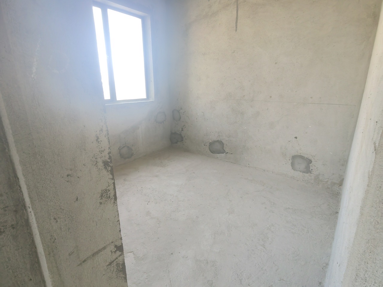 和风家园一期  3室1厅1卫    230.0万客厅