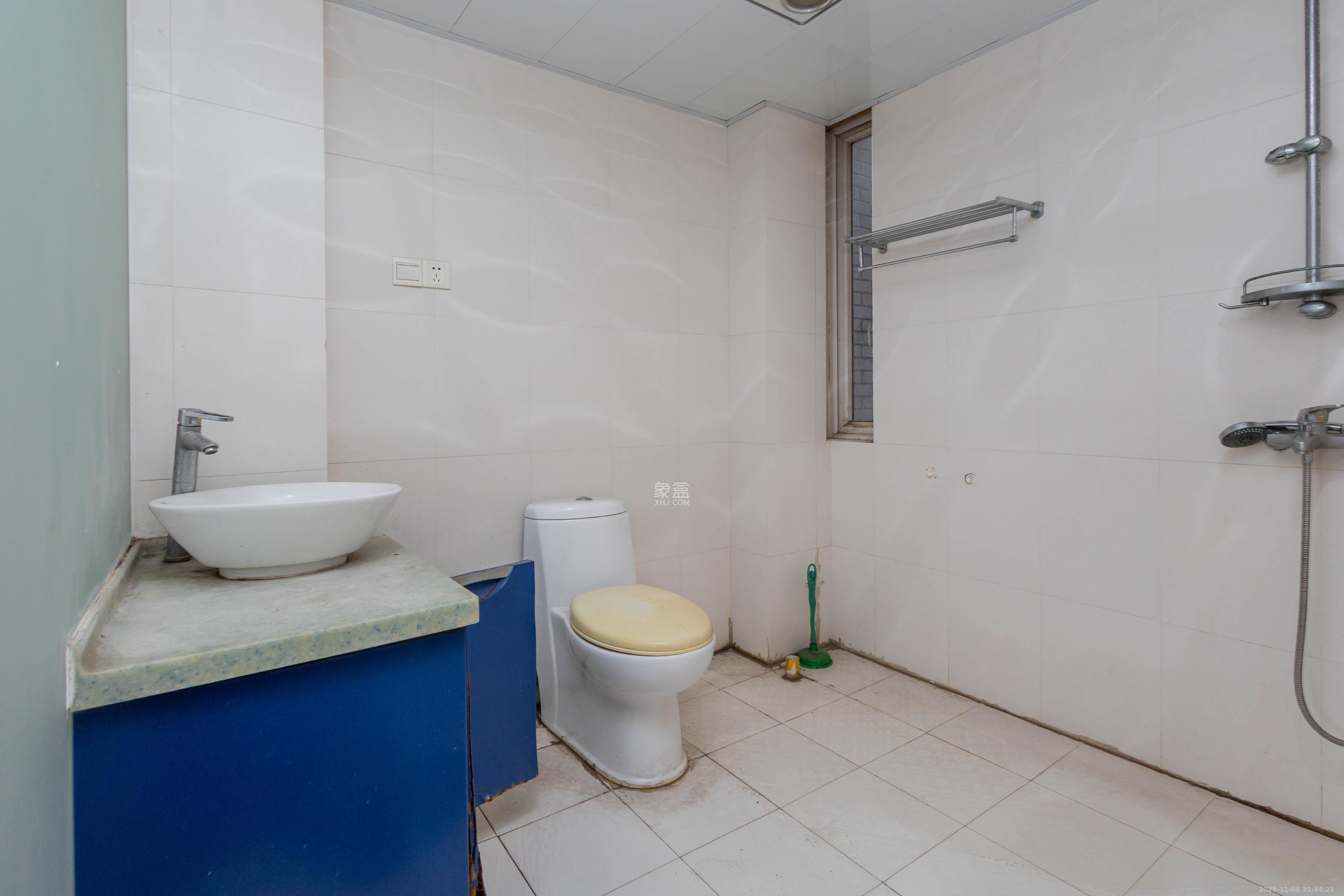 东城名苑  1室2厅1卫    44.8万卫生间