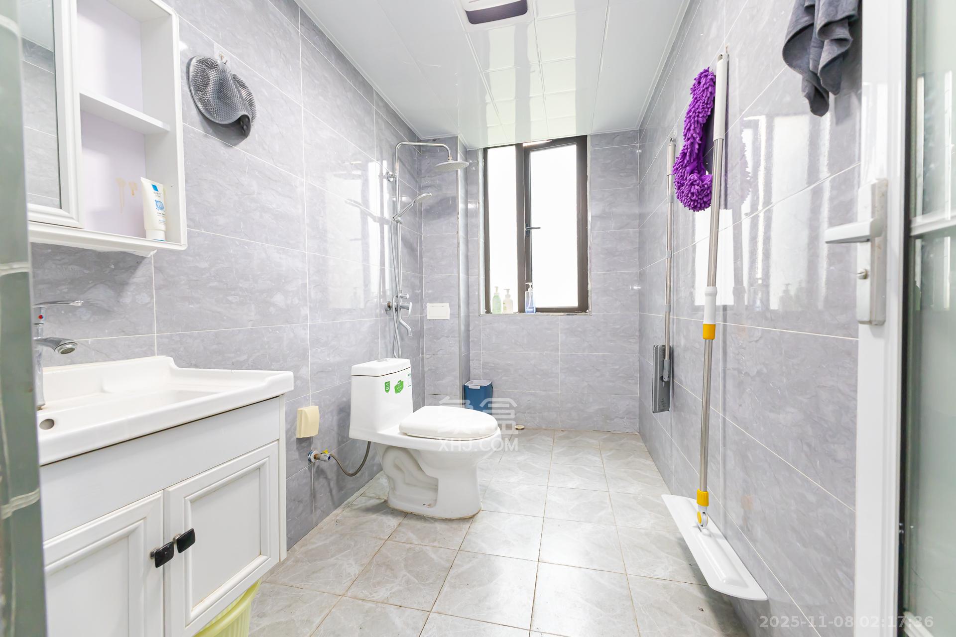 长燃润和天地(长润小区印湘江) 5室2厅2卫 142.0万 长燃润和天地(长润小区印湘江) 5室2厅2卫 142.0万卫生间