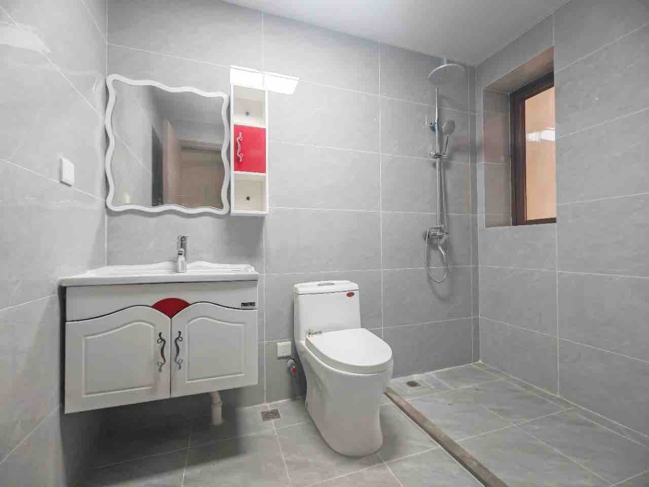 海航豪庭南苑 4室2厅2卫 320.0万 海航豪庭南苑 4室2厅2卫 320.0万客厅