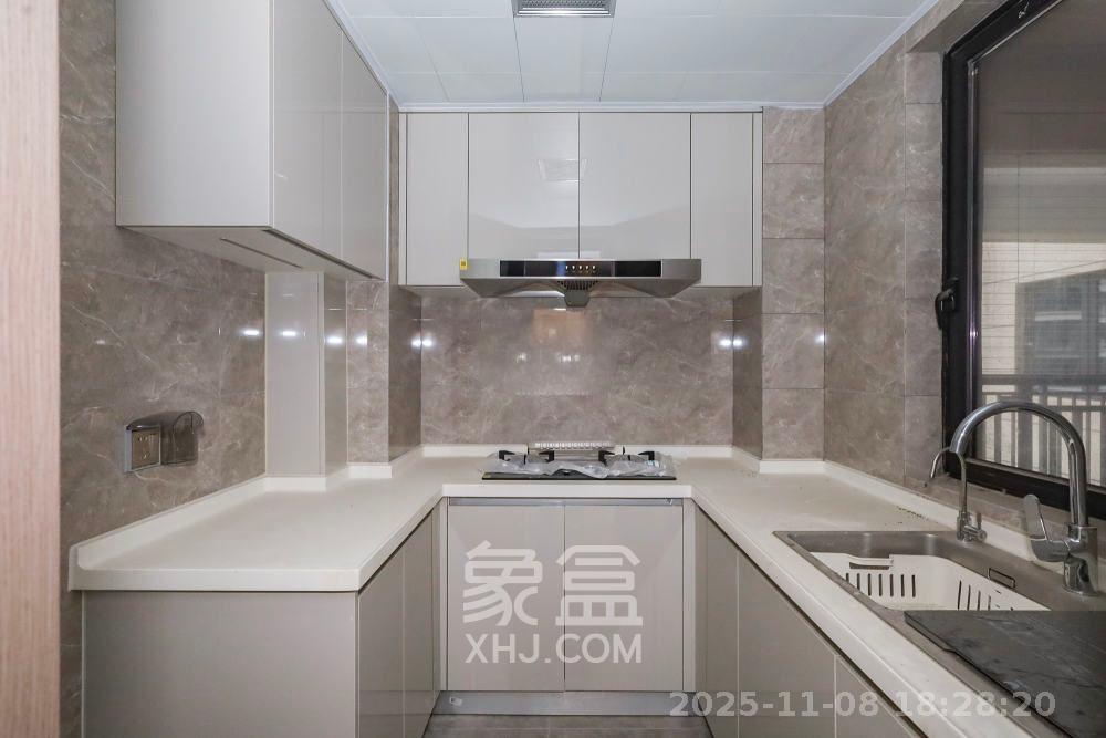 金茂建发泊悦  3室2厅2卫    3400.0元/月室内图