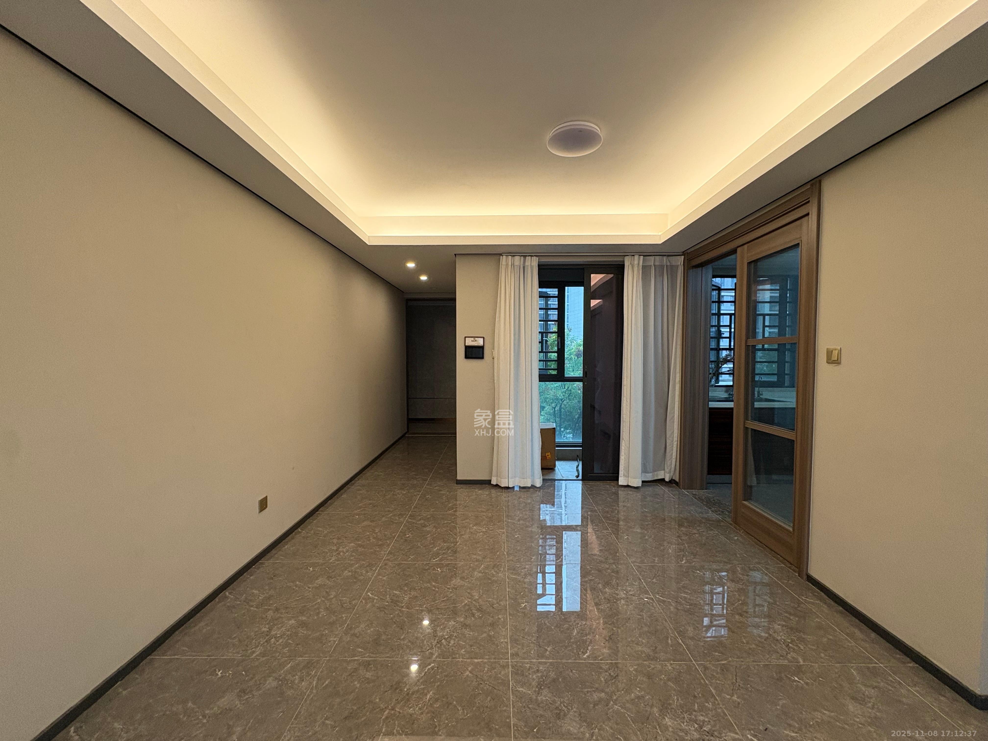 中海阅麓山一期  4室2厅2卫    3800.0元/月室内图