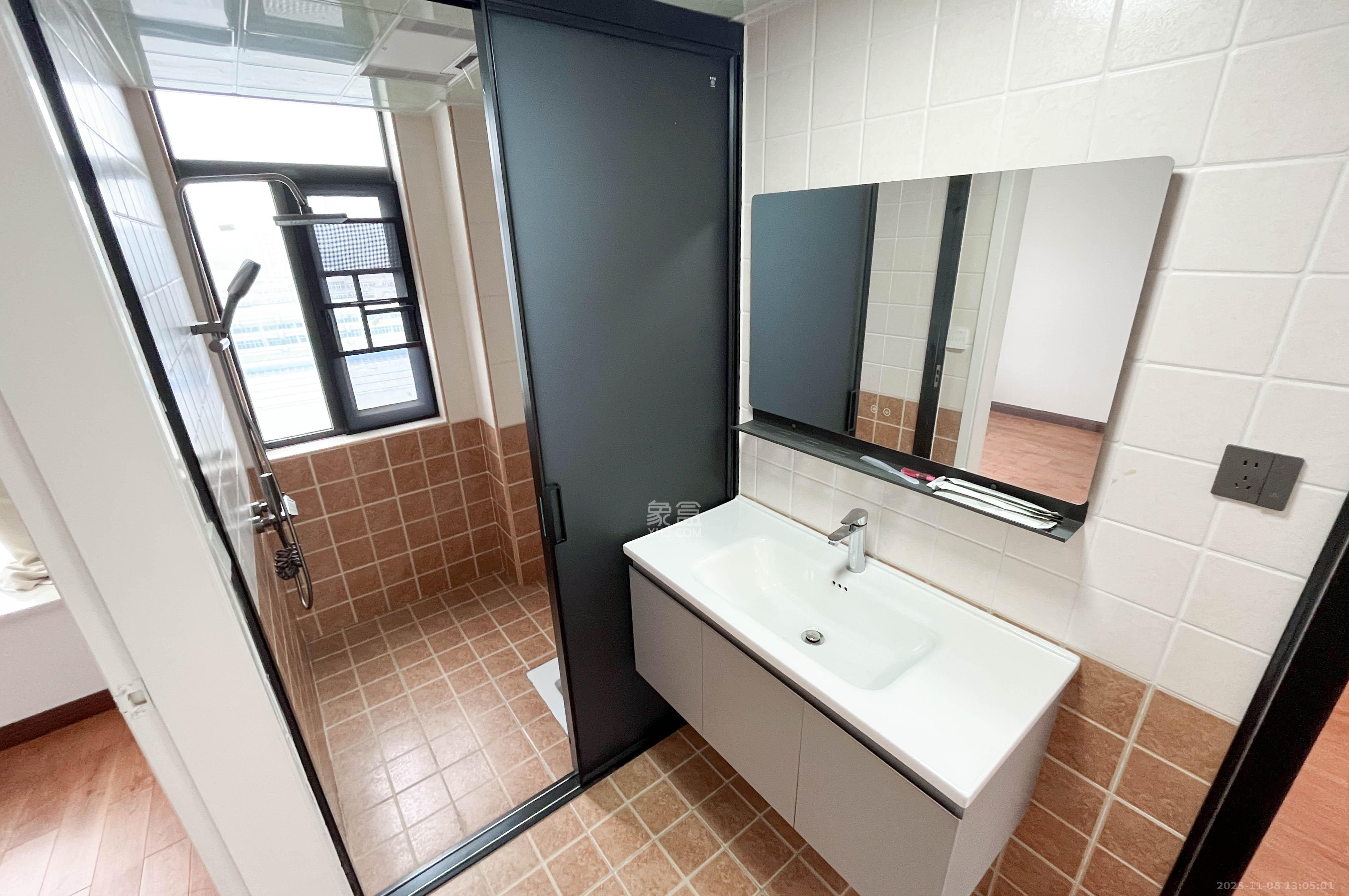 麓谷明珠 2室2厅1卫 75.0万 麓谷明珠 2室2厅1卫 75.0万卫生间