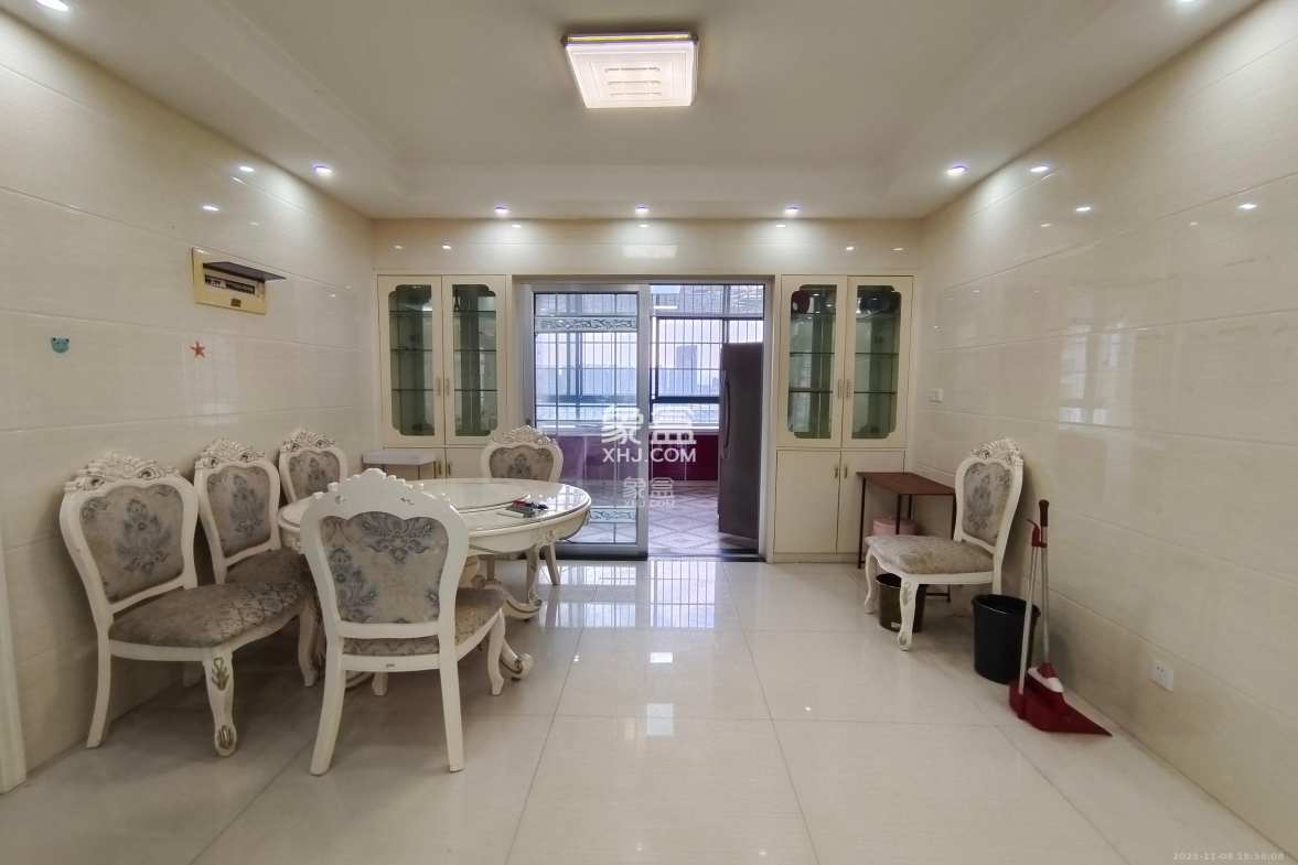 绿洲花园 4室2厅2卫 3800.0元/月 绿洲花园 4室2厅2卫 3800.0元/月室内图