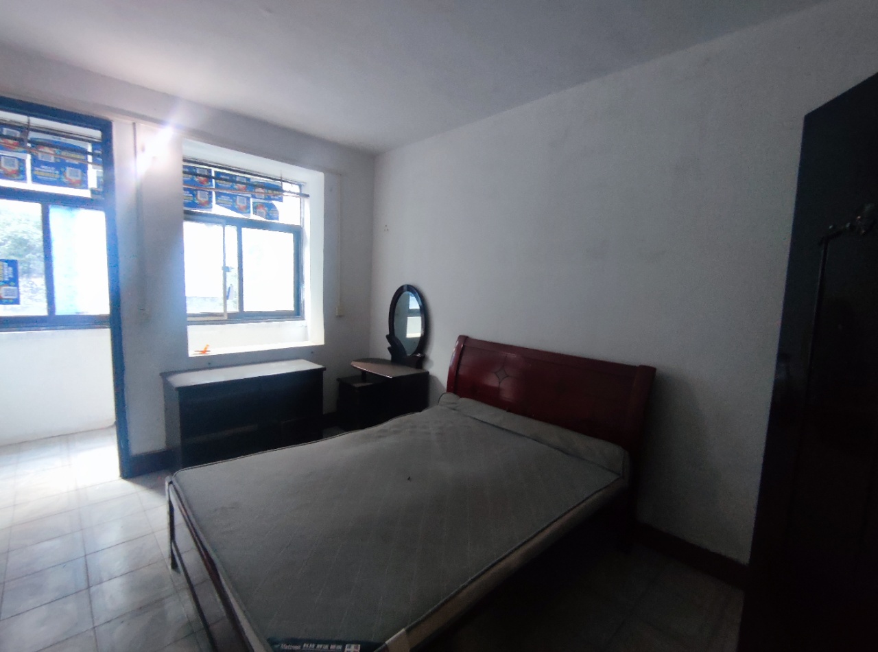 梓园社区(麻纺厂宿舍)  1室1厅1卫    500.0元/月室内图