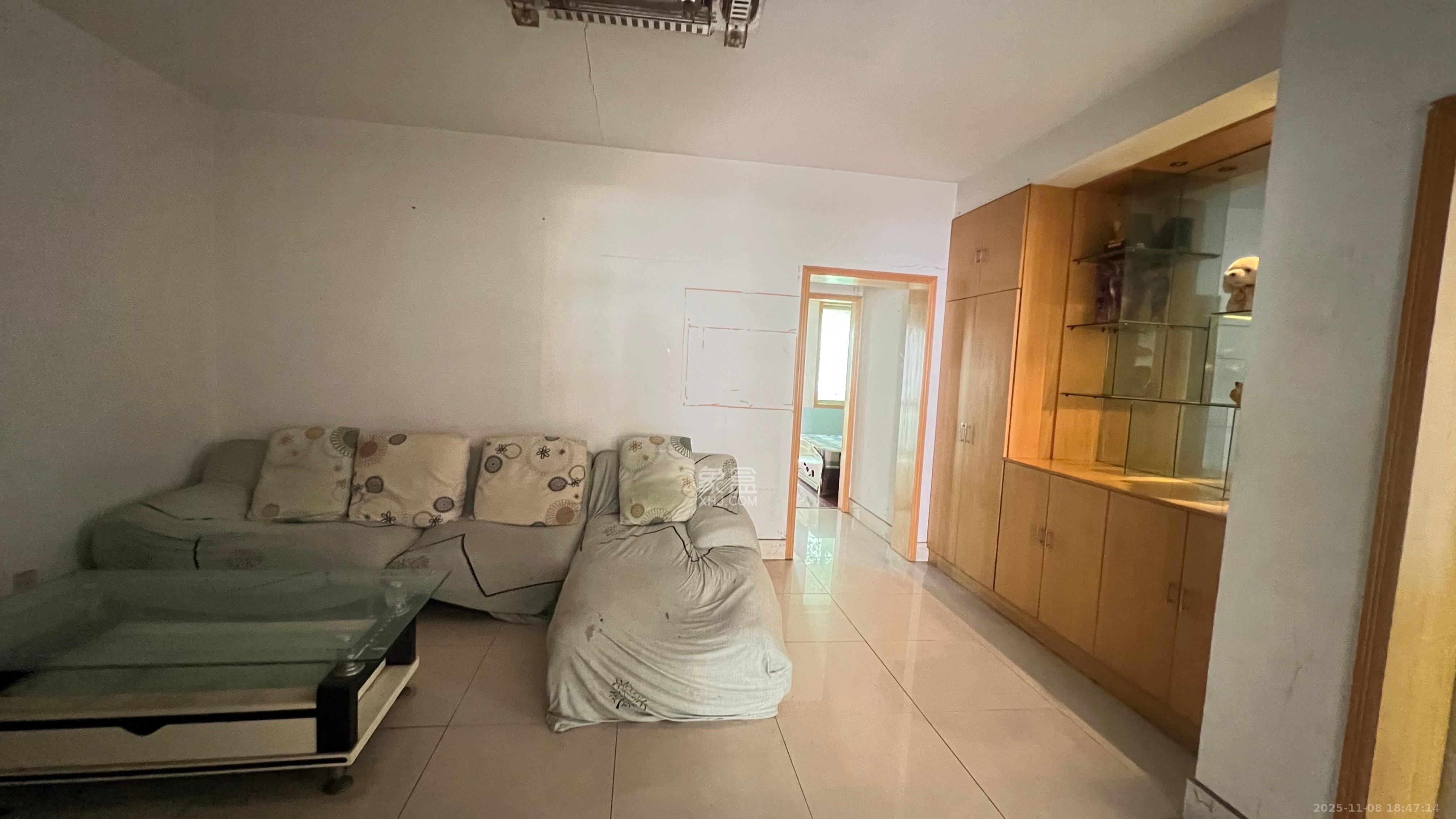 中南汽车世界  2室2厅1卫    1100.0元/月