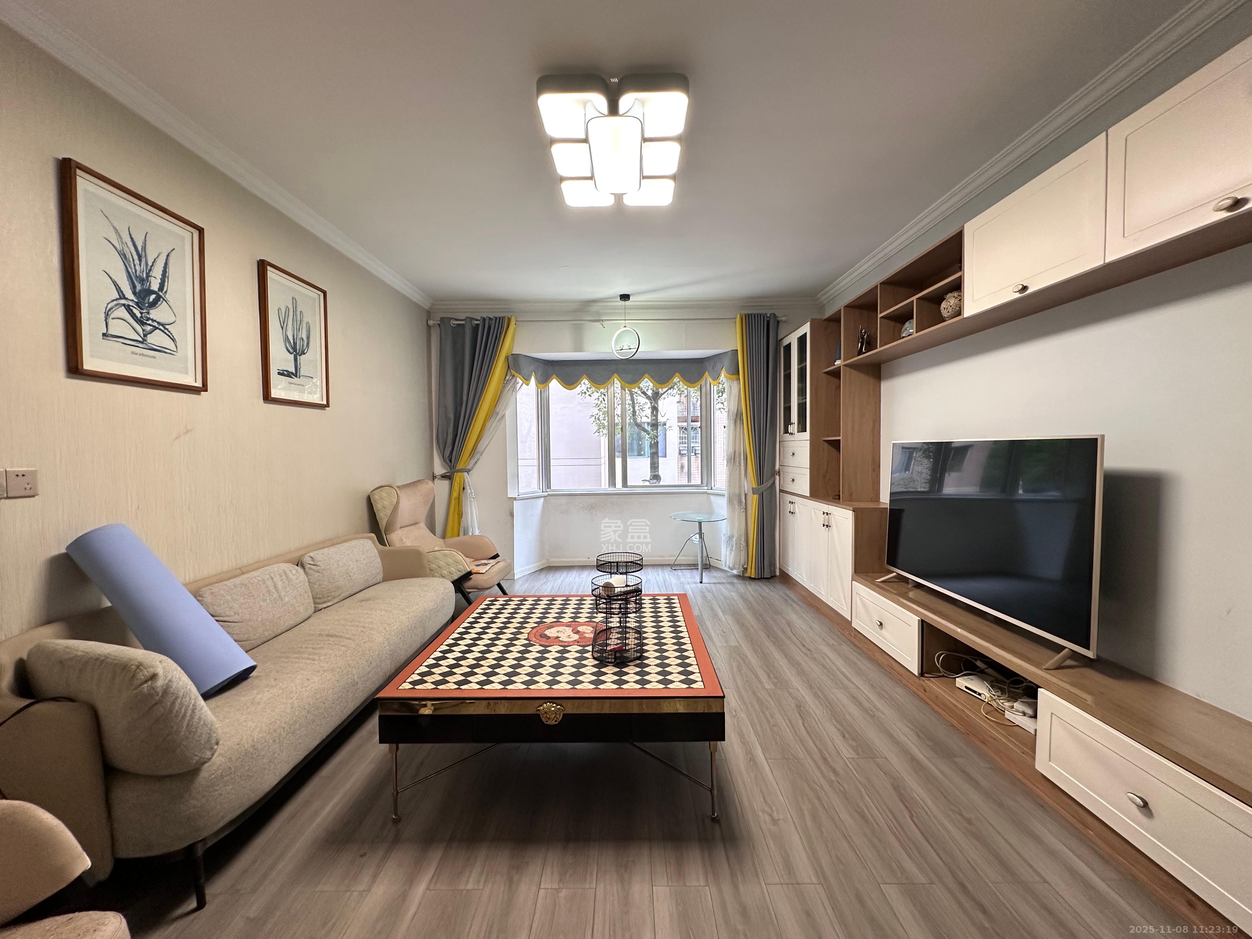 金鹰小区  3室2厅2卫    2600.0元/月