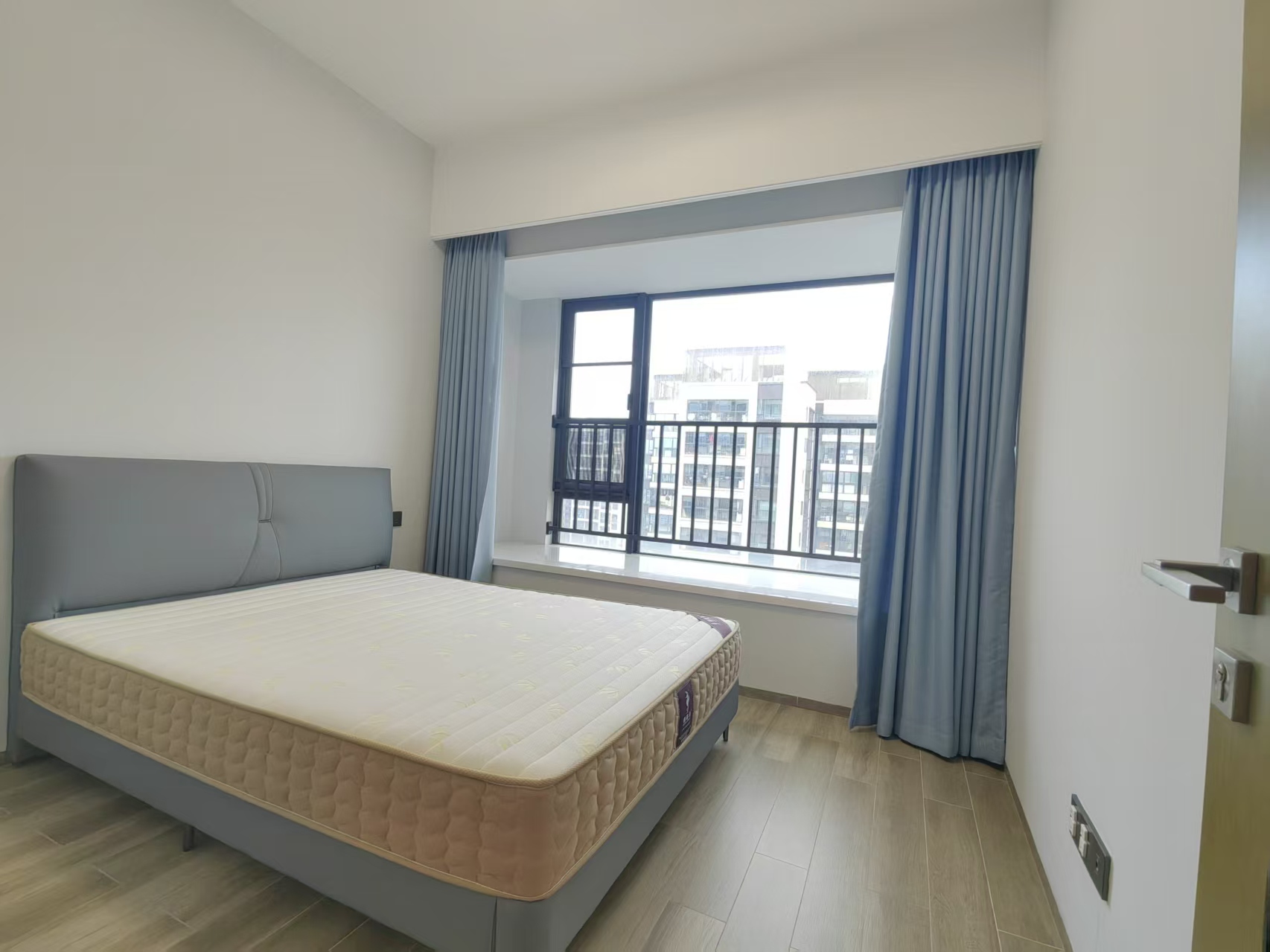 仁恒海棠公园(二期) 3室2厅2卫 6500.0元/月 仁恒海棠公园(二期) 3室2厅2卫 6500.0元/月室内图