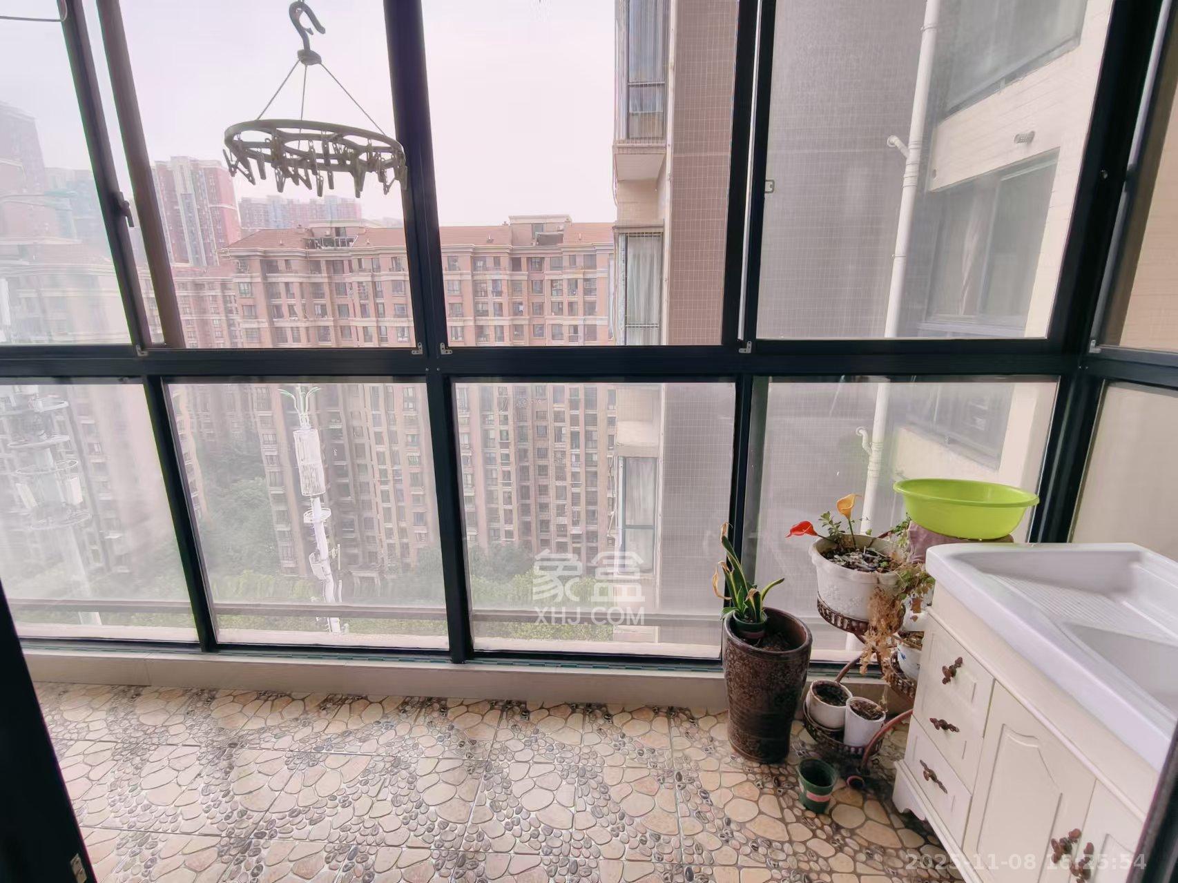 蓝山郡 3室2厅1卫 2200.0元/月 蓝山郡 3室2厅1卫 2200.0元/月室内图