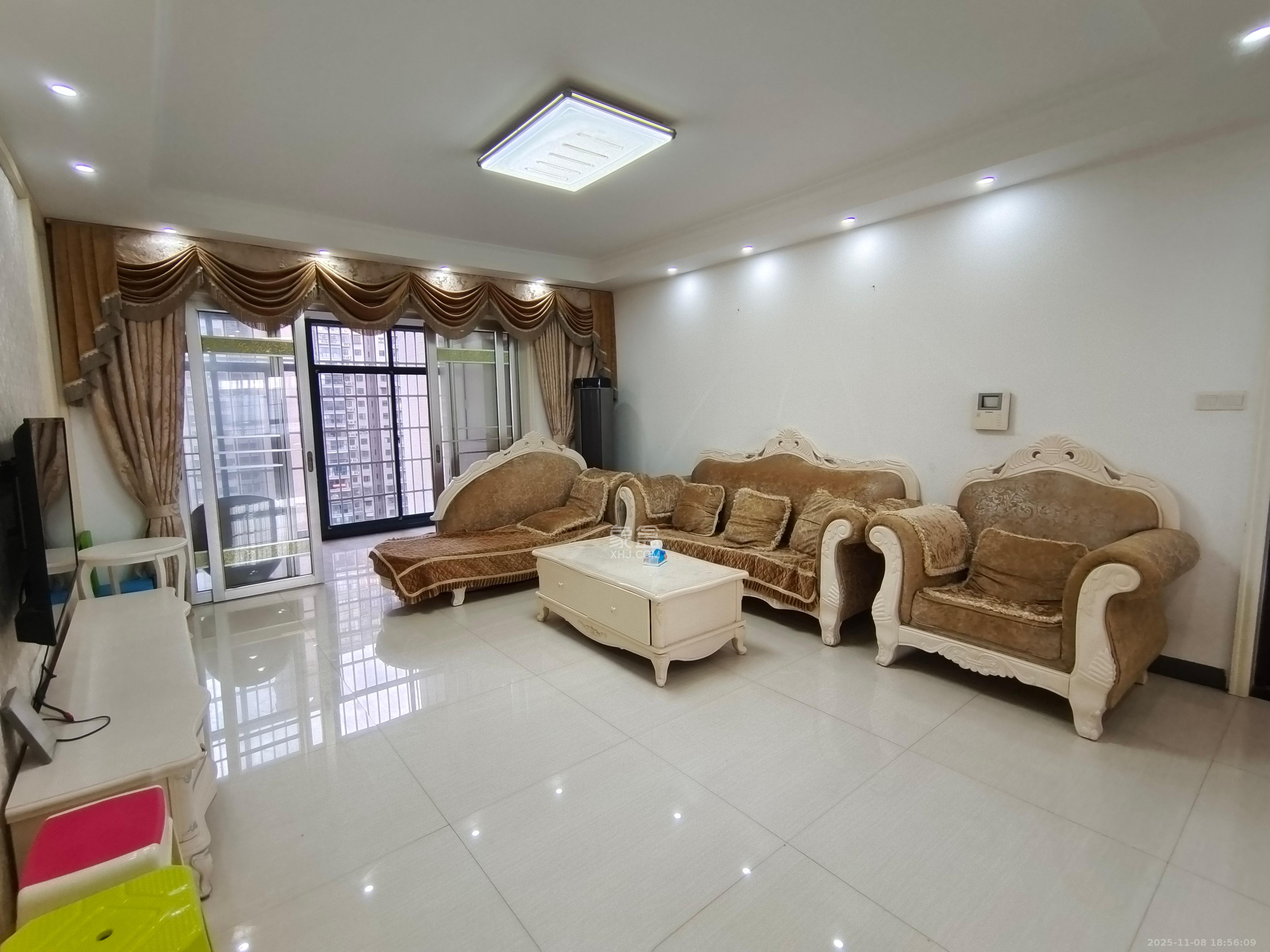 绿洲花园  4室2厅2卫    3800.0元/月室内图