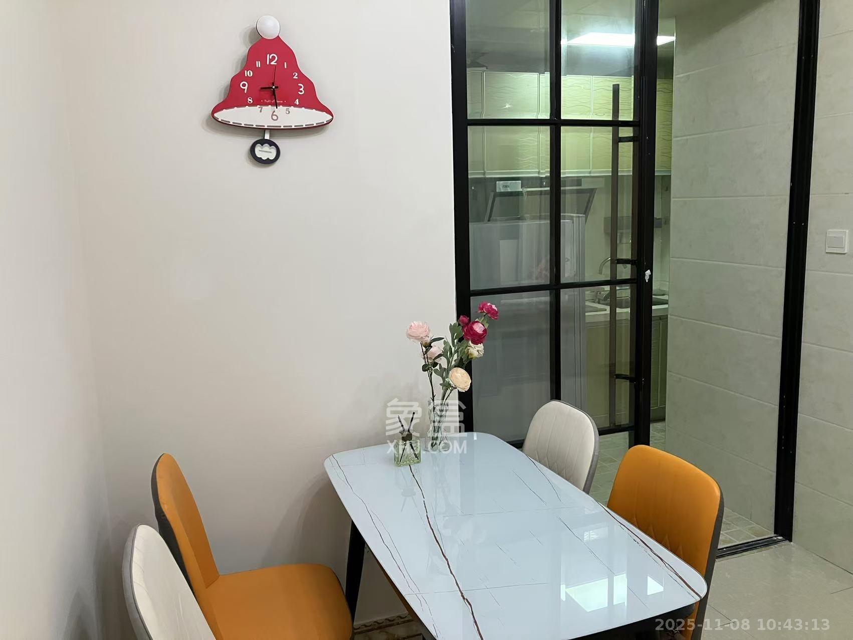 万国城（当代满庭春MOMA）三期  1室2厅1卫    2300.0元/月室内图