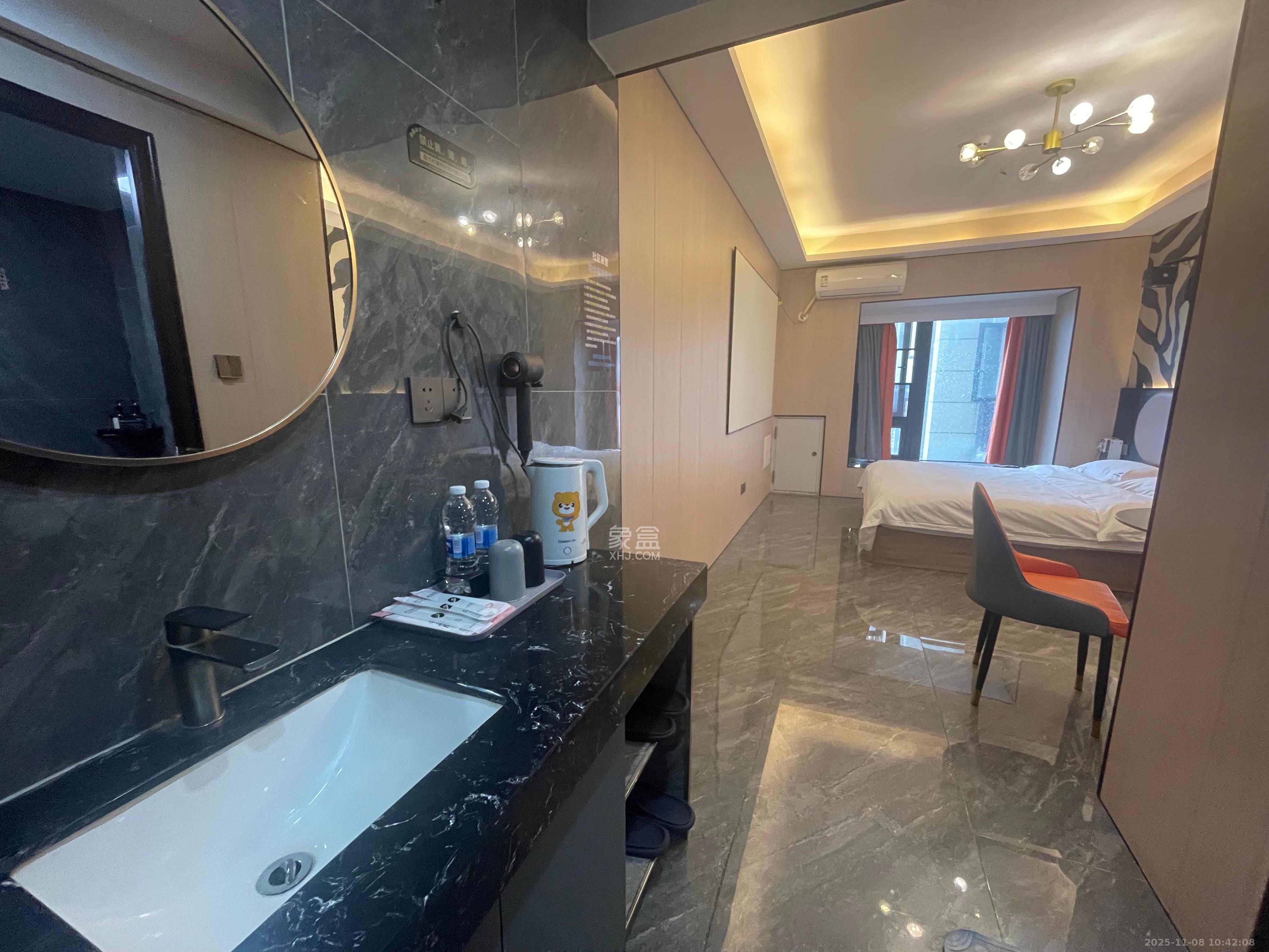 碧桂园城市之光  1室1厅1卫    1500.0元/月