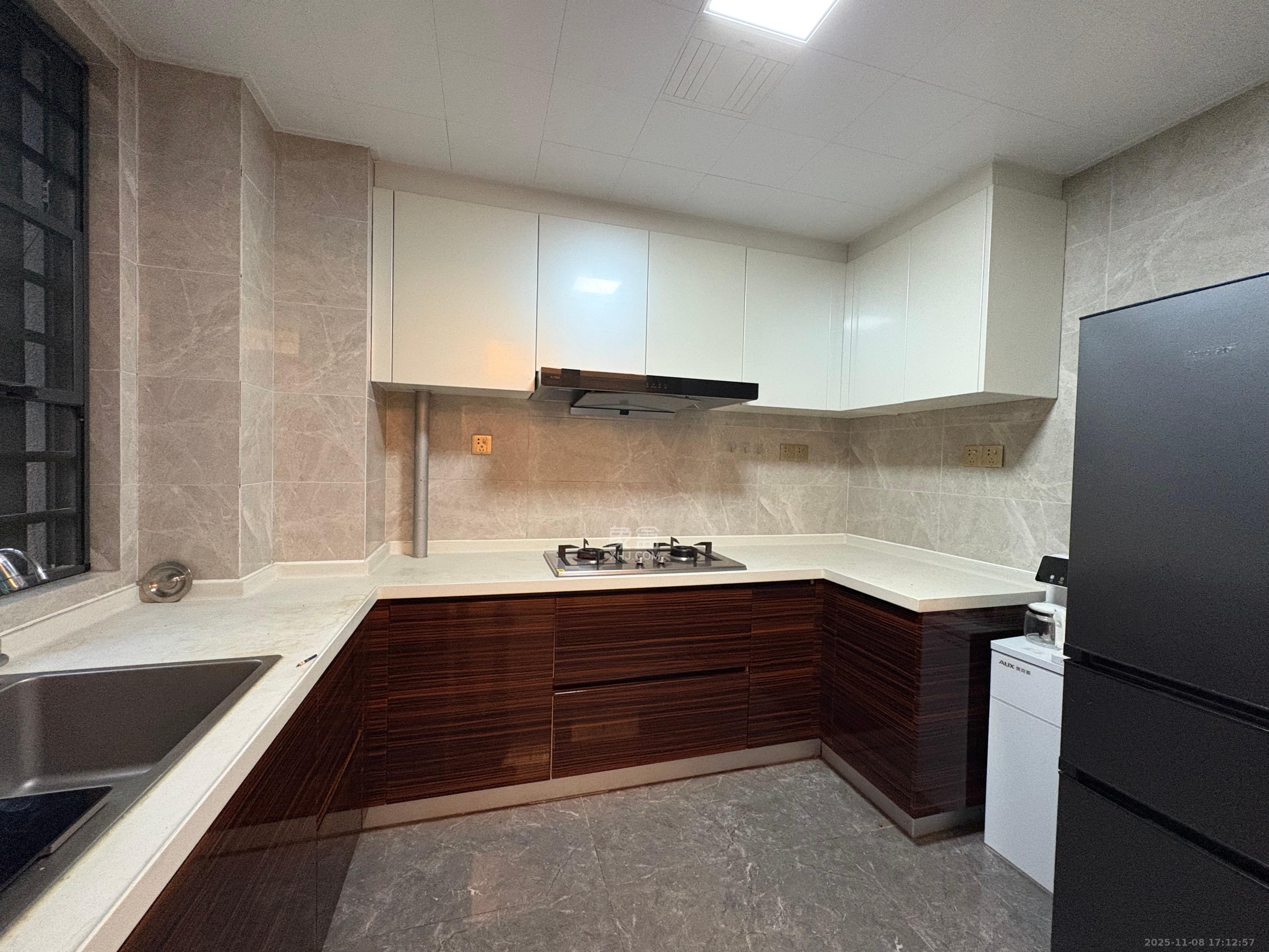 中海阅麓山一期  4室2厅2卫    3800.0元/月室内图