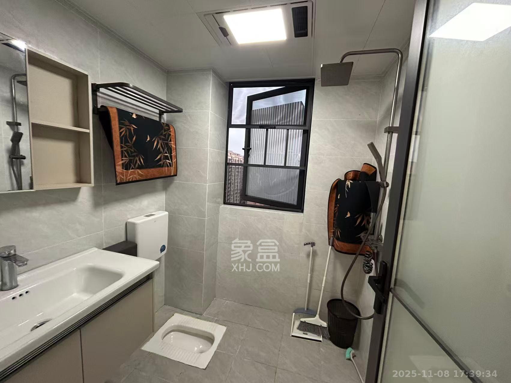 丽发新城 3室2厅2卫 2600.0元/月 丽发新城 3室2厅2卫 2600.0元/月室内图