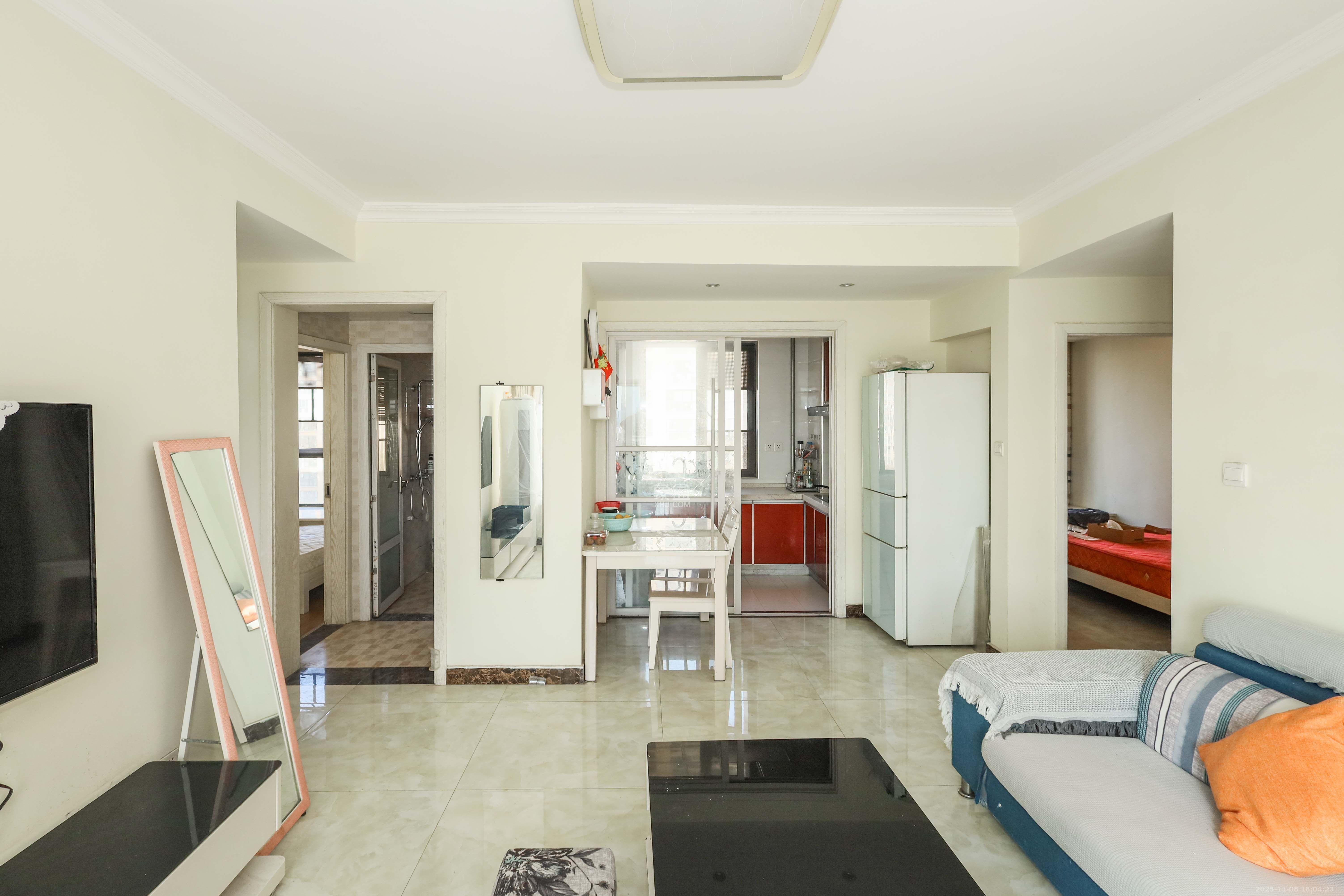 荣盛花语馨苑  3室2厅2卫    2500.0元/月室内图