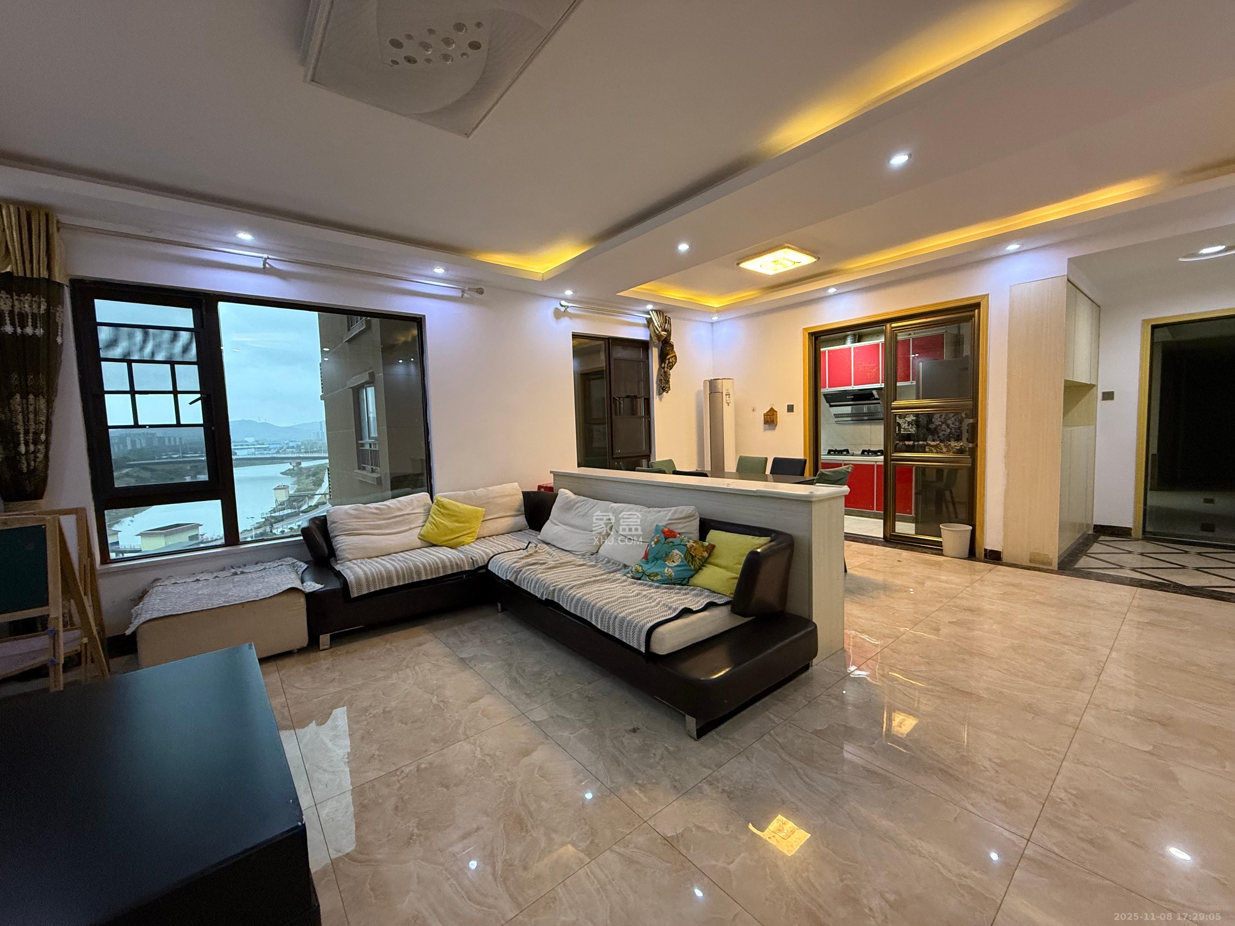 华润橡树湾  3室2厅2卫    2000.0元/月