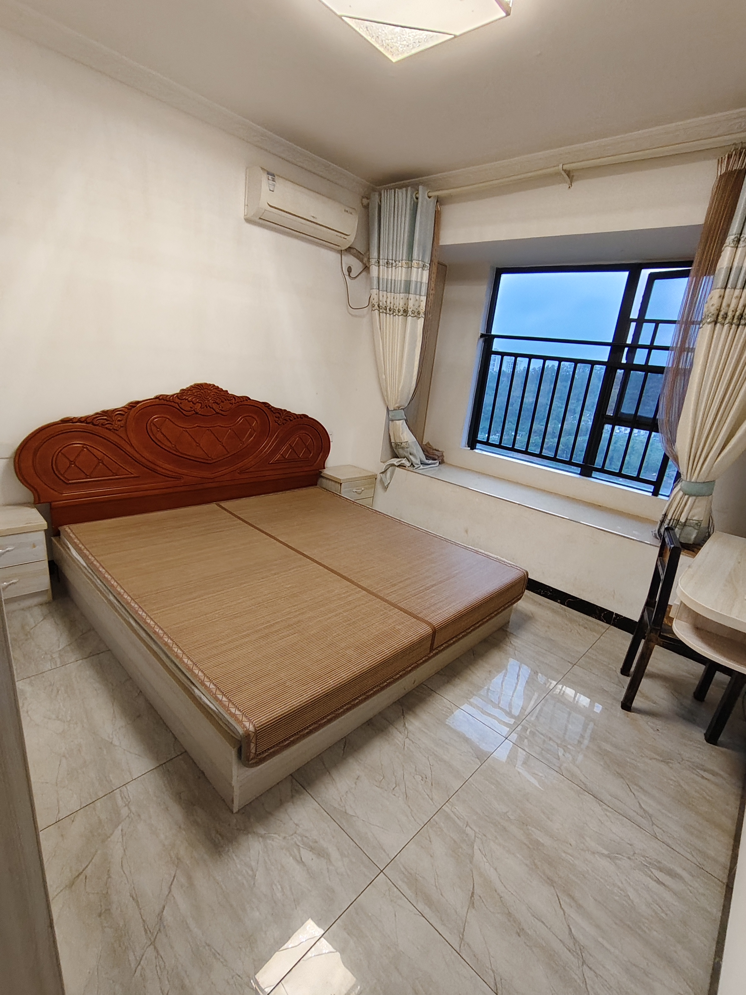 百弘学府城  3室2厅2卫    1800.0元/月室内图