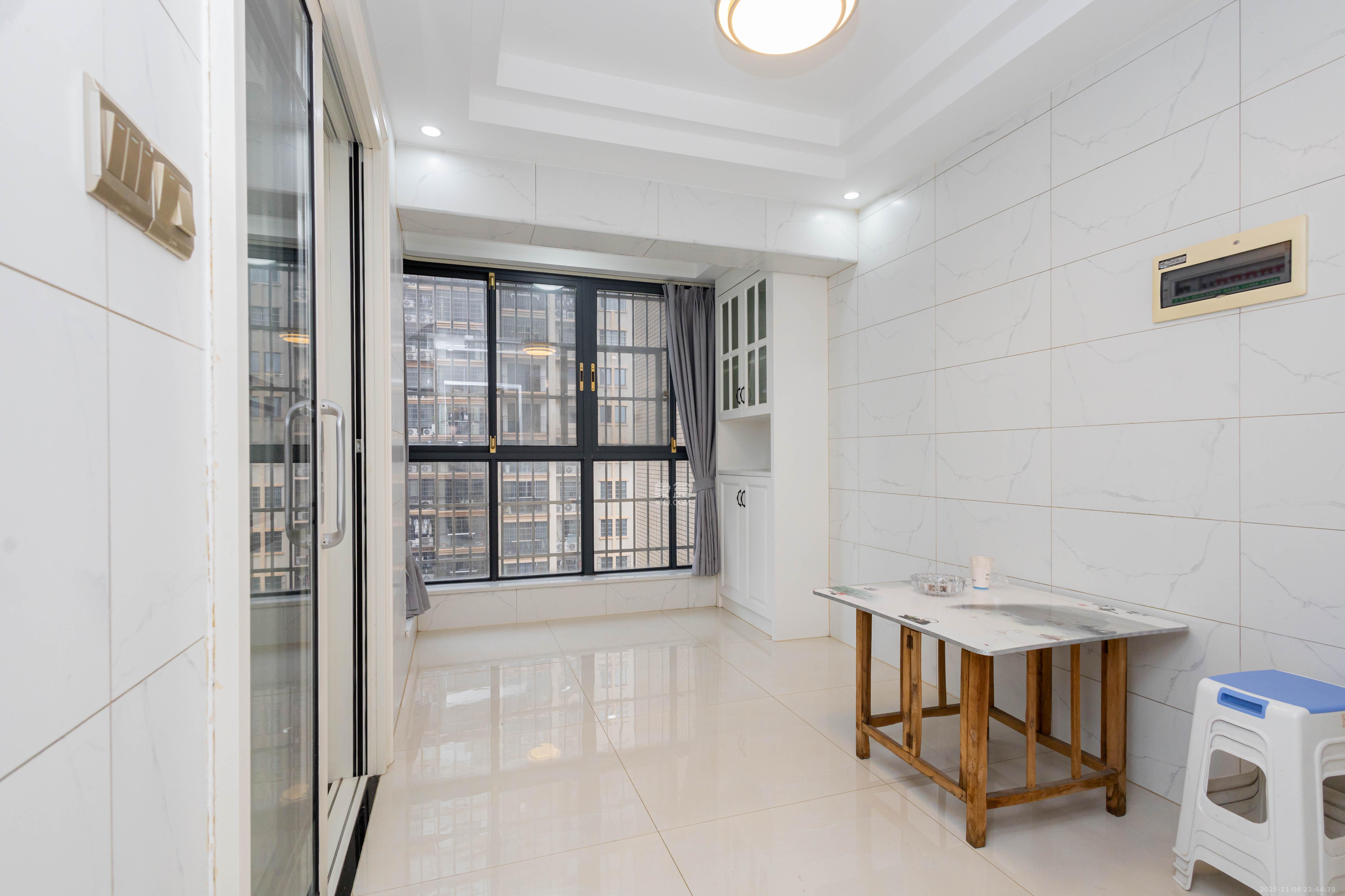 佳美紫郡 3室2厅2卫 84.8万 佳美紫郡 3室2厅2卫 84.8万客厅