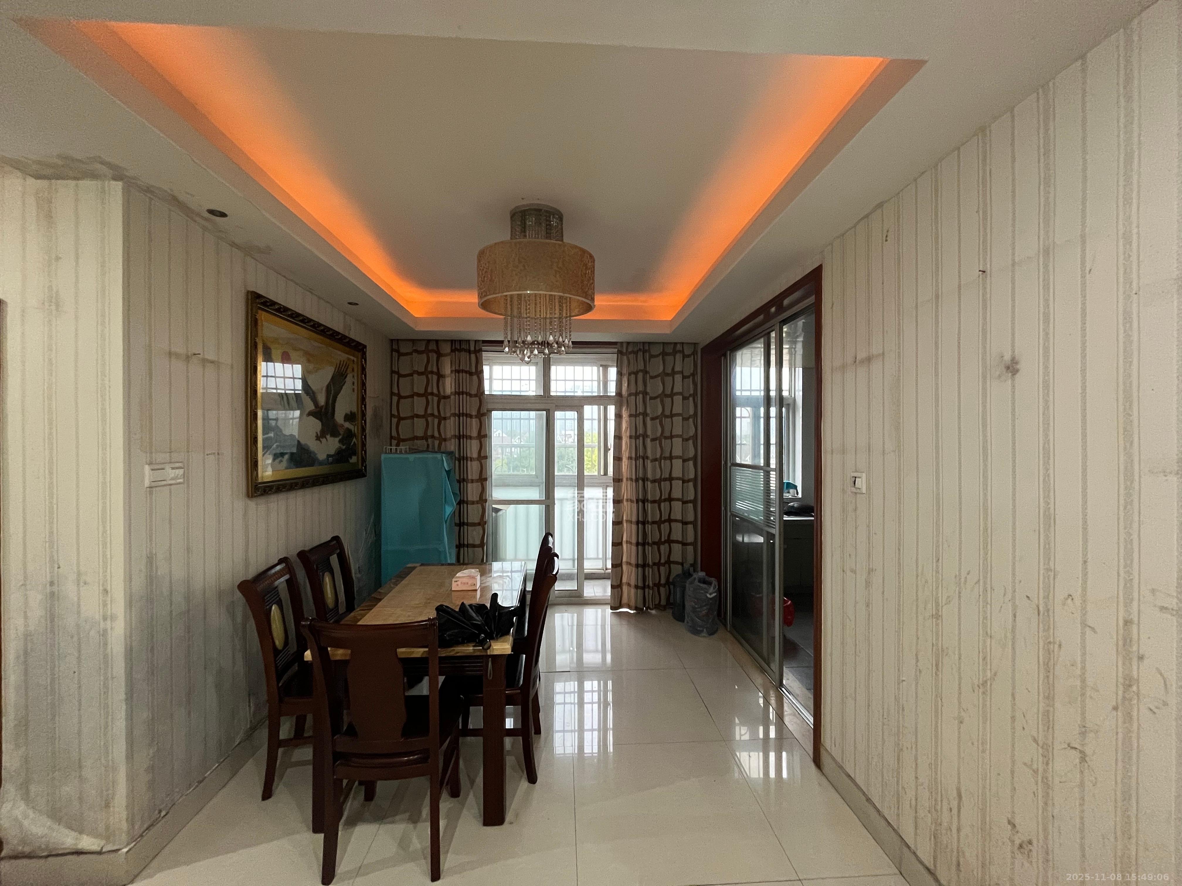 山水英伦  3室2厅1卫    2000.0元/月室内图1