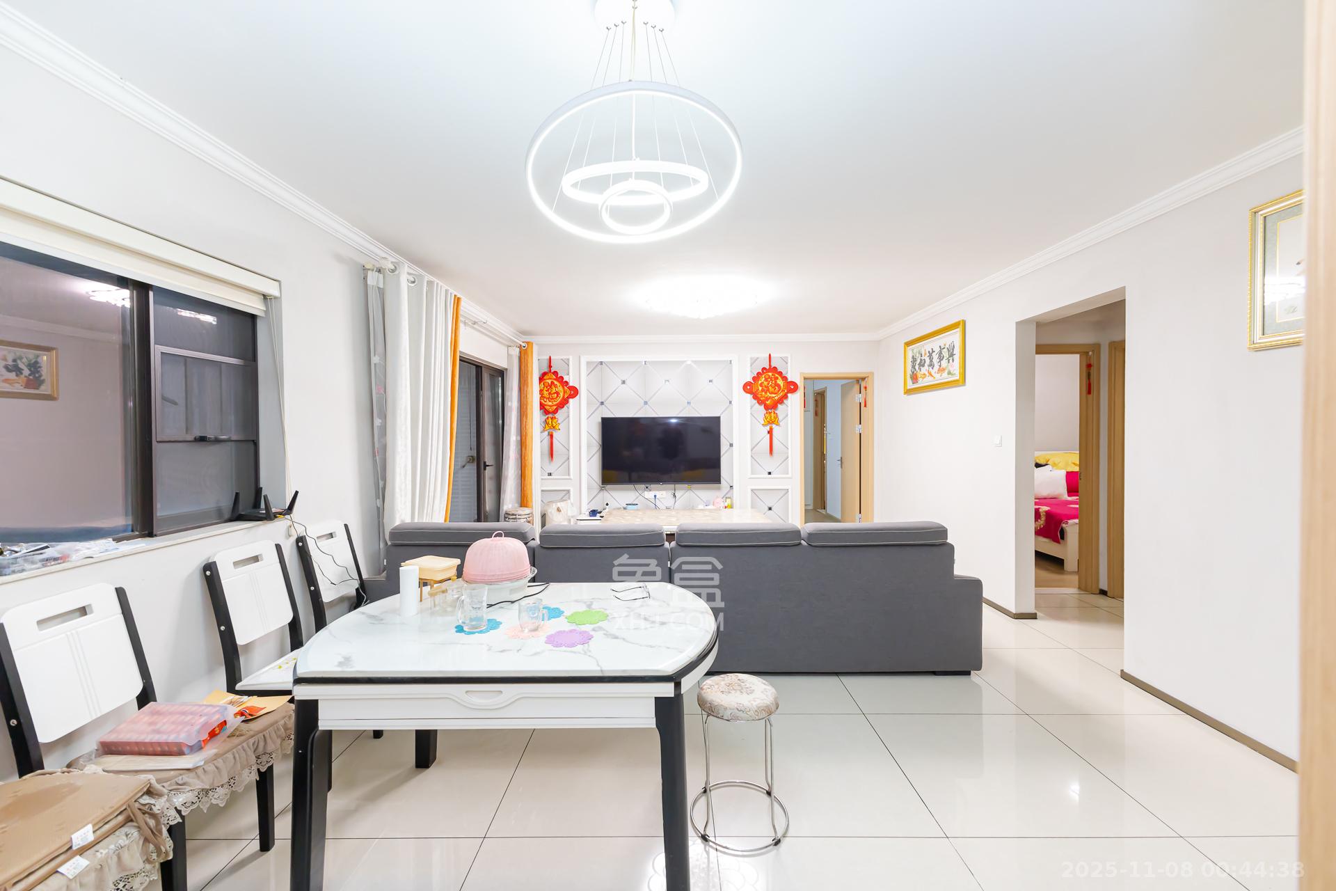 时代倾城二期 4室2厅2卫 78.0万 时代倾城二期 4室2厅2卫 78.0万客厅