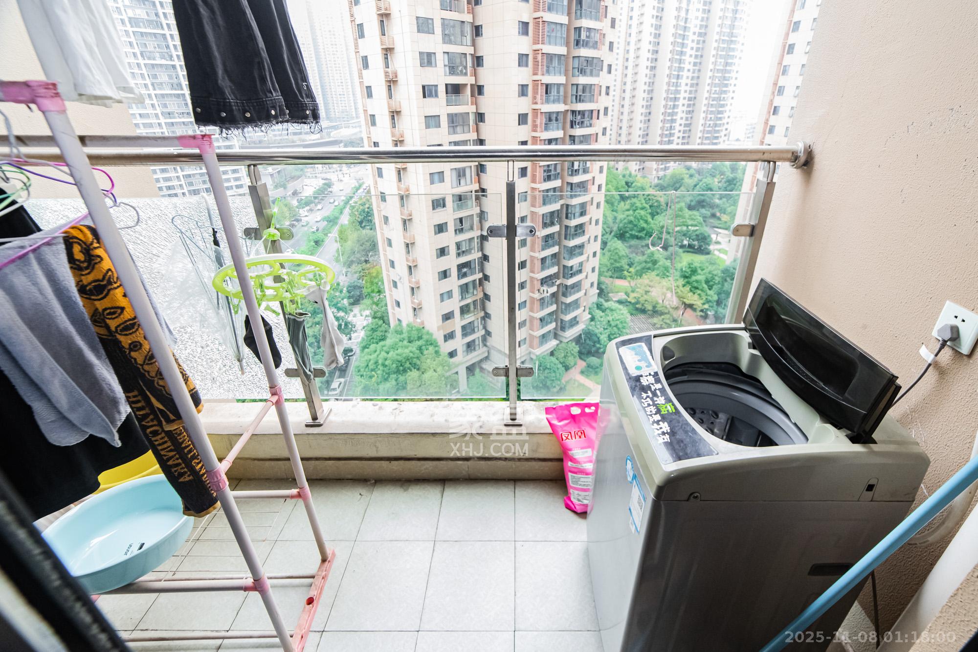 北辰三角洲E4区  4室2厅2卫    150.0万阳台