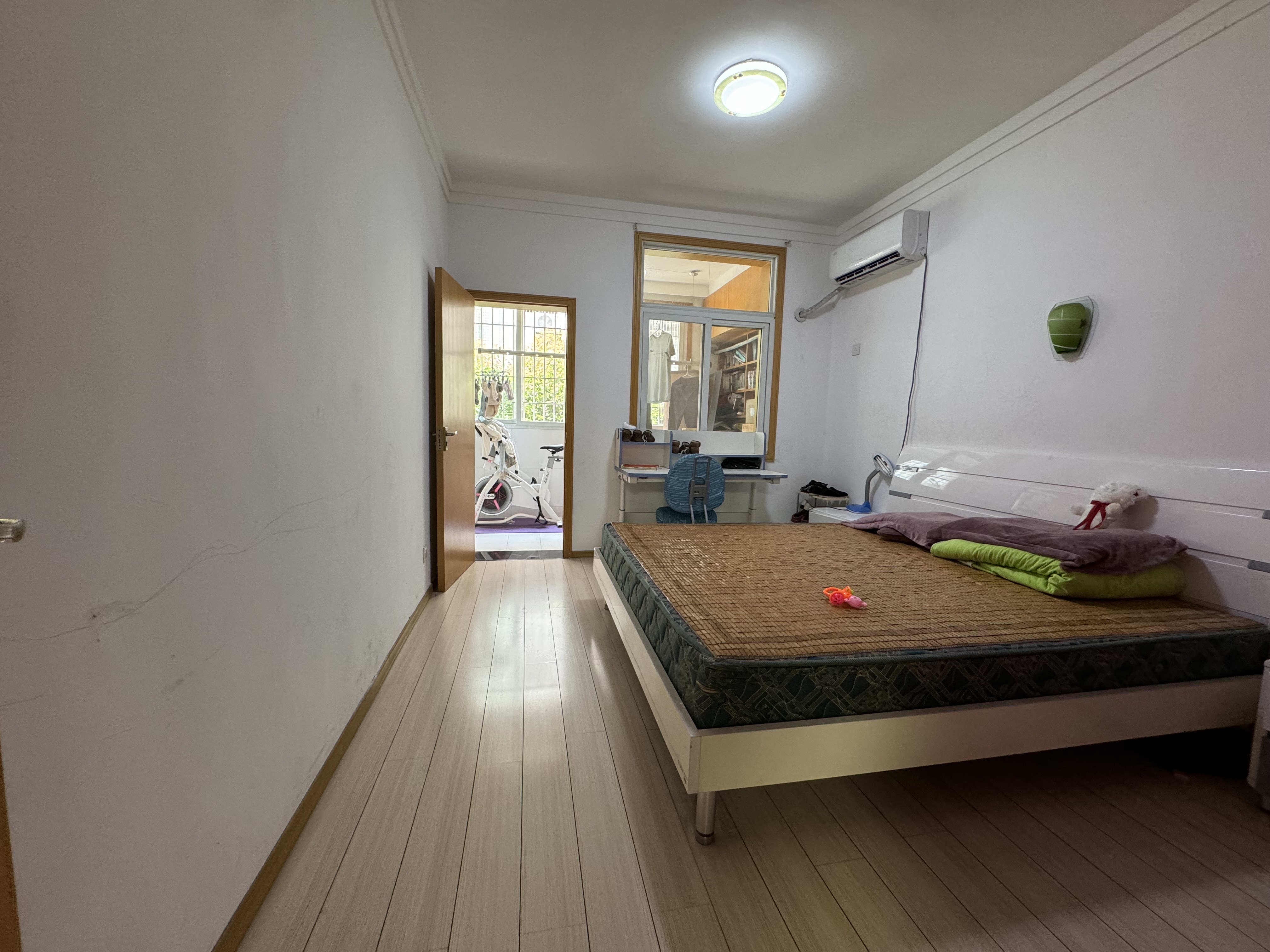 育财农贸市场（民营市场）  3室2厅1卫    1200.0元/月