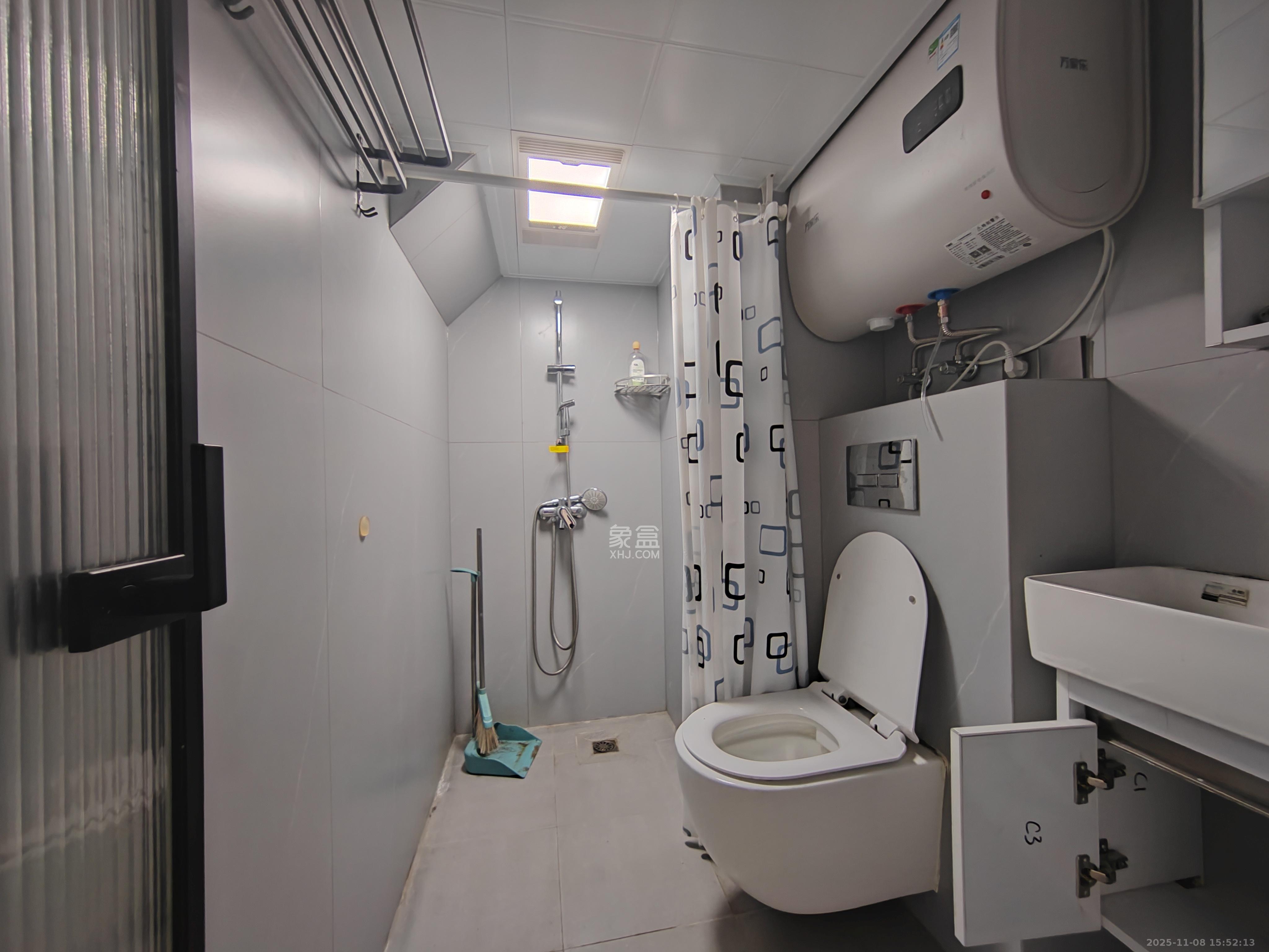 卓越中寰 2室1厅1卫 2500.0元/月 卓越中寰 2室1厅1卫 2500.0元/月室内图