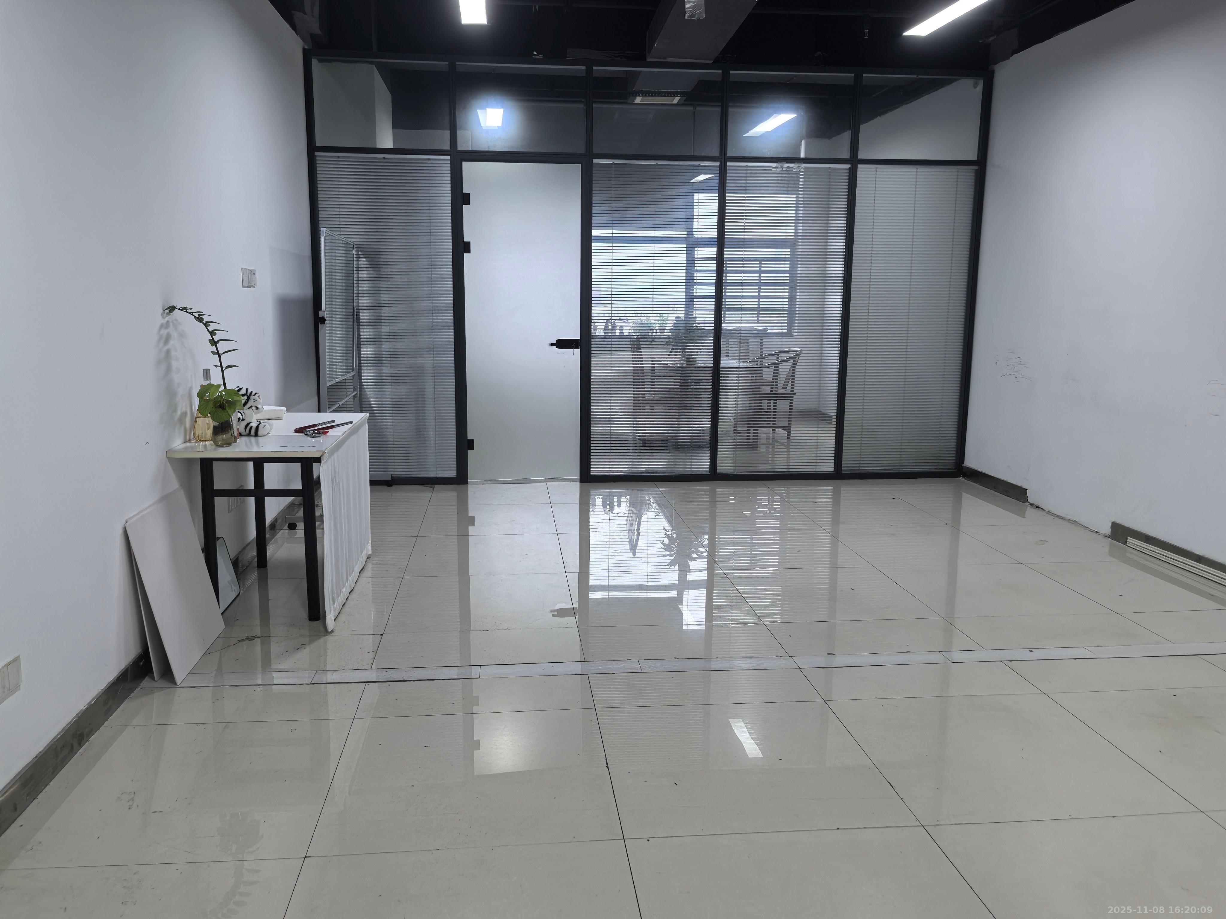 保利麓谷林语I区  1室1厅1卫    2700.0元/月