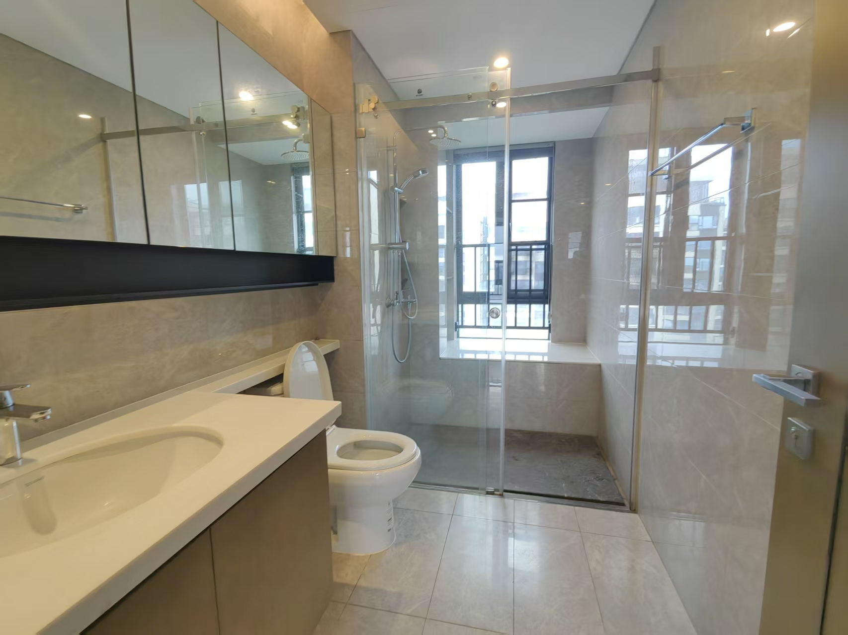 仁恒海棠公园(二期) 3室2厅2卫 6500.0元/月 仁恒海棠公园(二期) 3室2厅2卫 6500.0元/月室内图