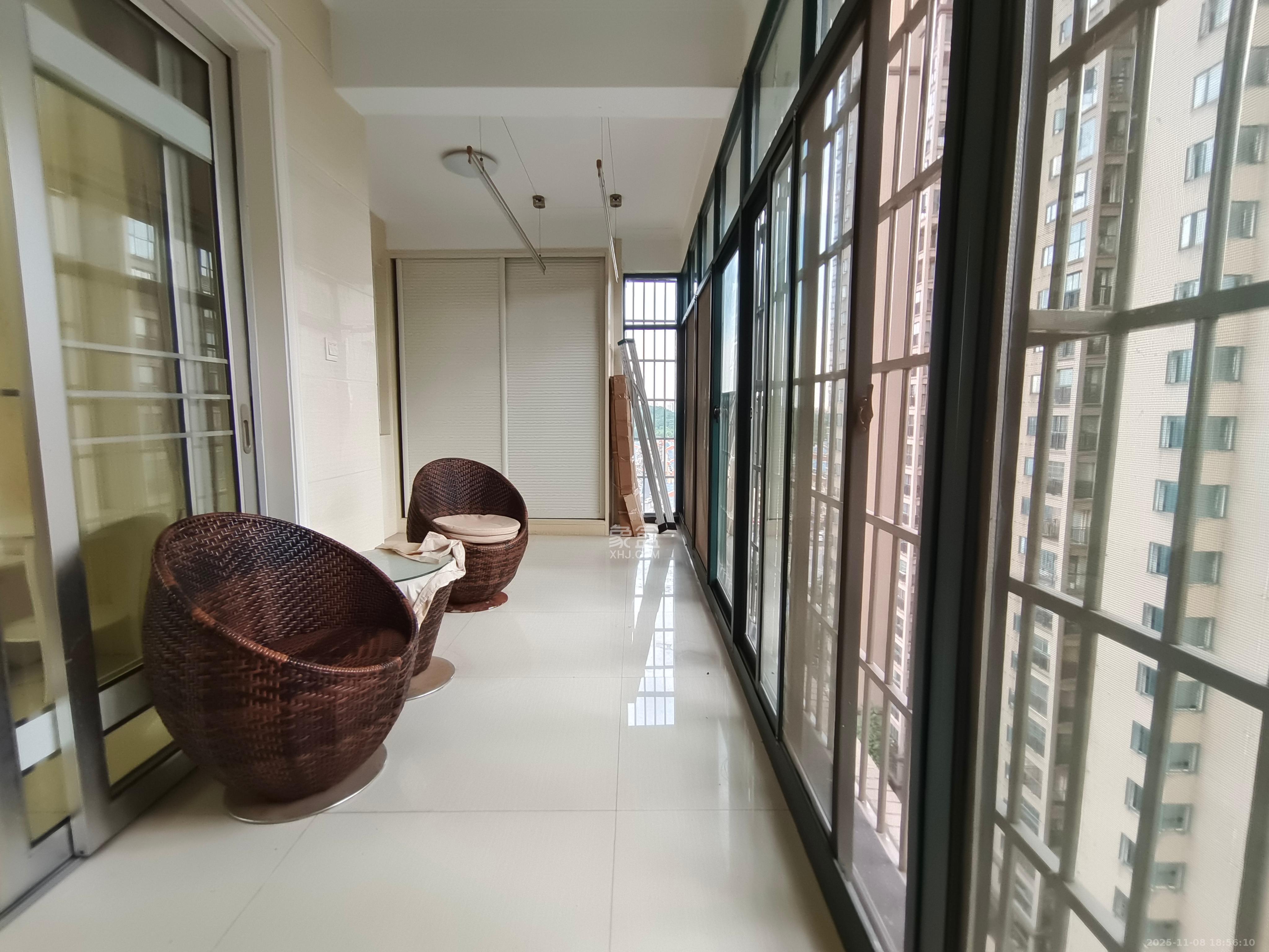 绿洲花园  4室2厅2卫    3800.0元/月室内图