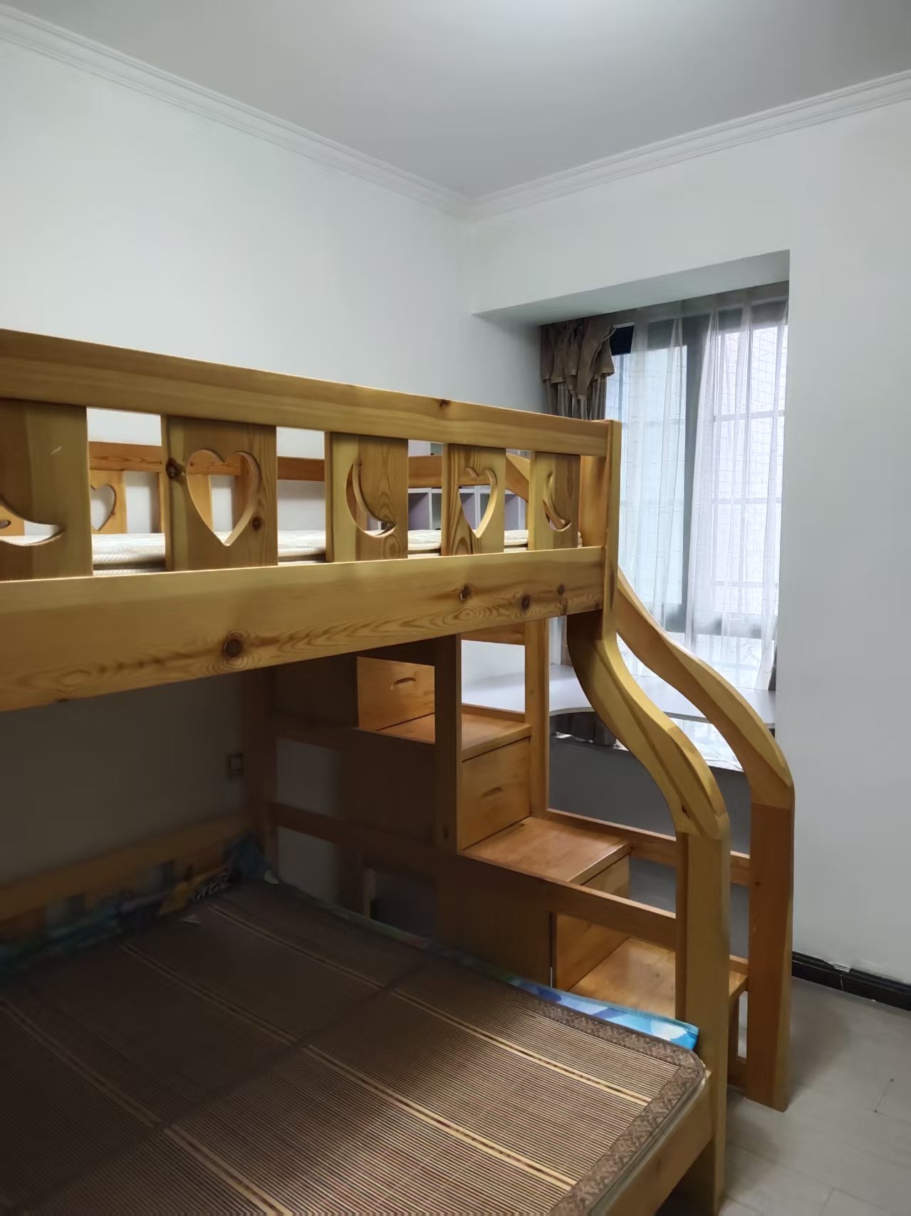 公园世家 2室2厅1卫 1700.0元/月 公园世家 2室2厅1卫 1700.0元/月室内图